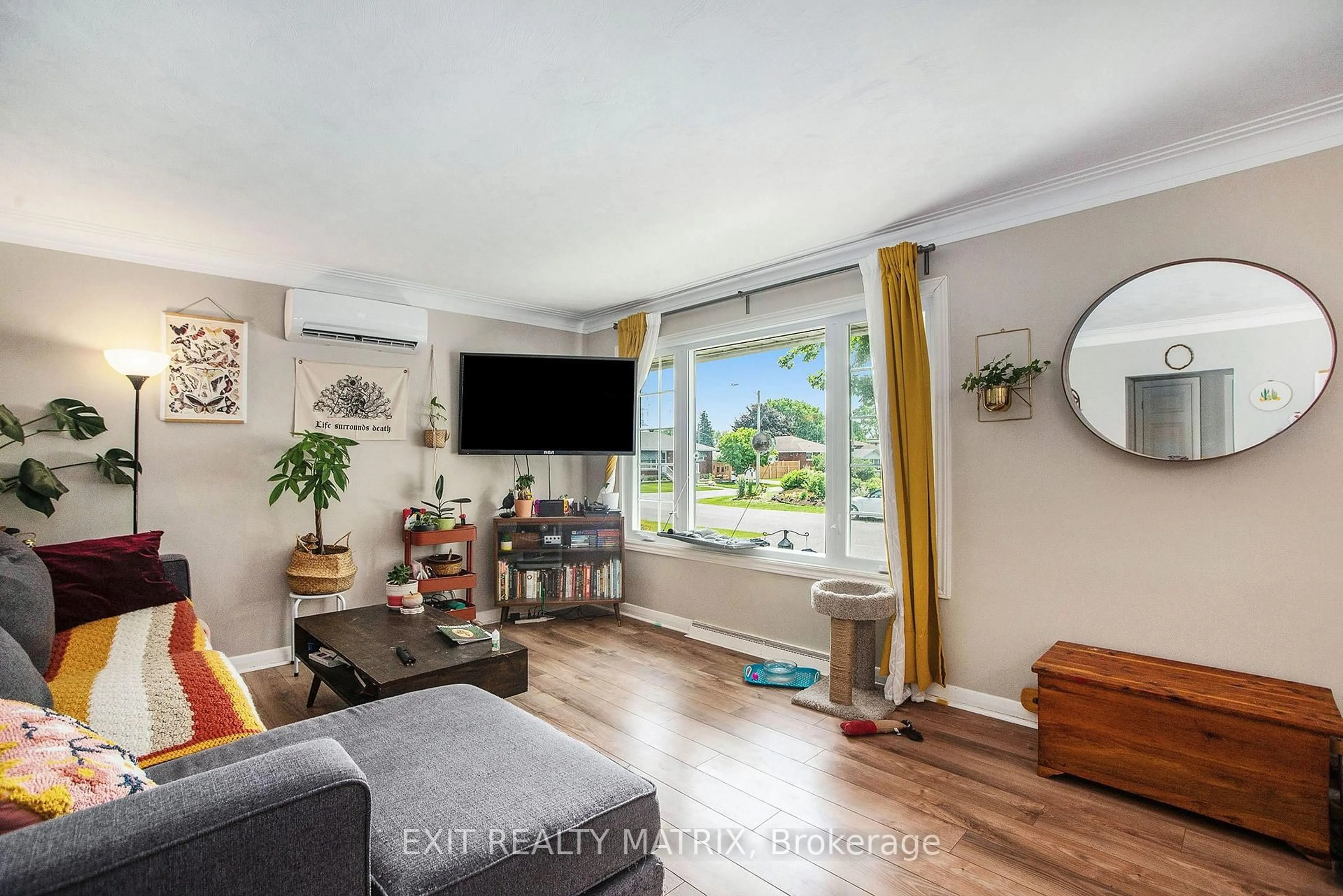 Living room with furniture, unknown for 1303 Vancouver Ave, Ottawa Ontario K1V 6T8