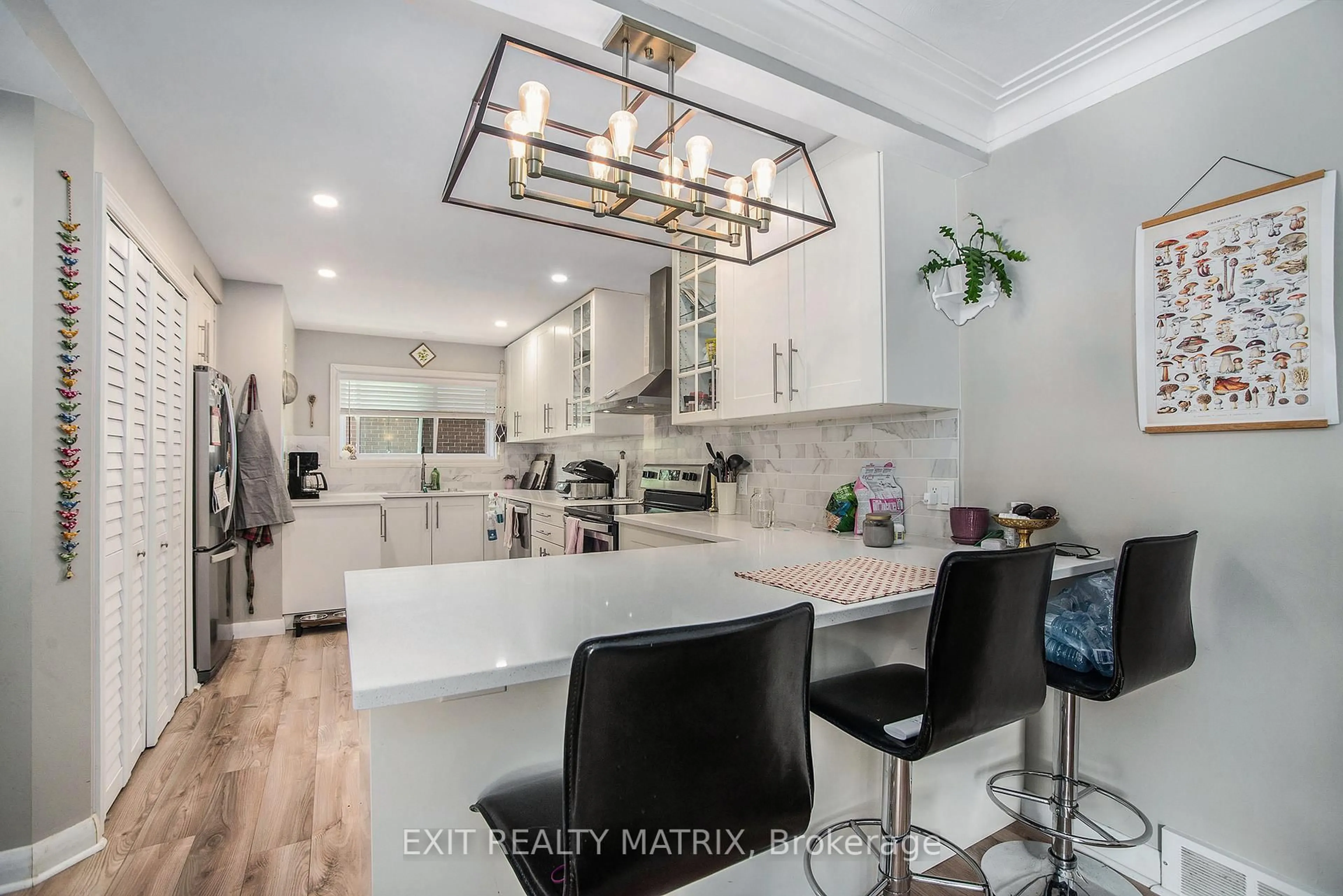 Contemporary kitchen, unknown for 1303 Vancouver Ave, Ottawa Ontario K1V 6T8