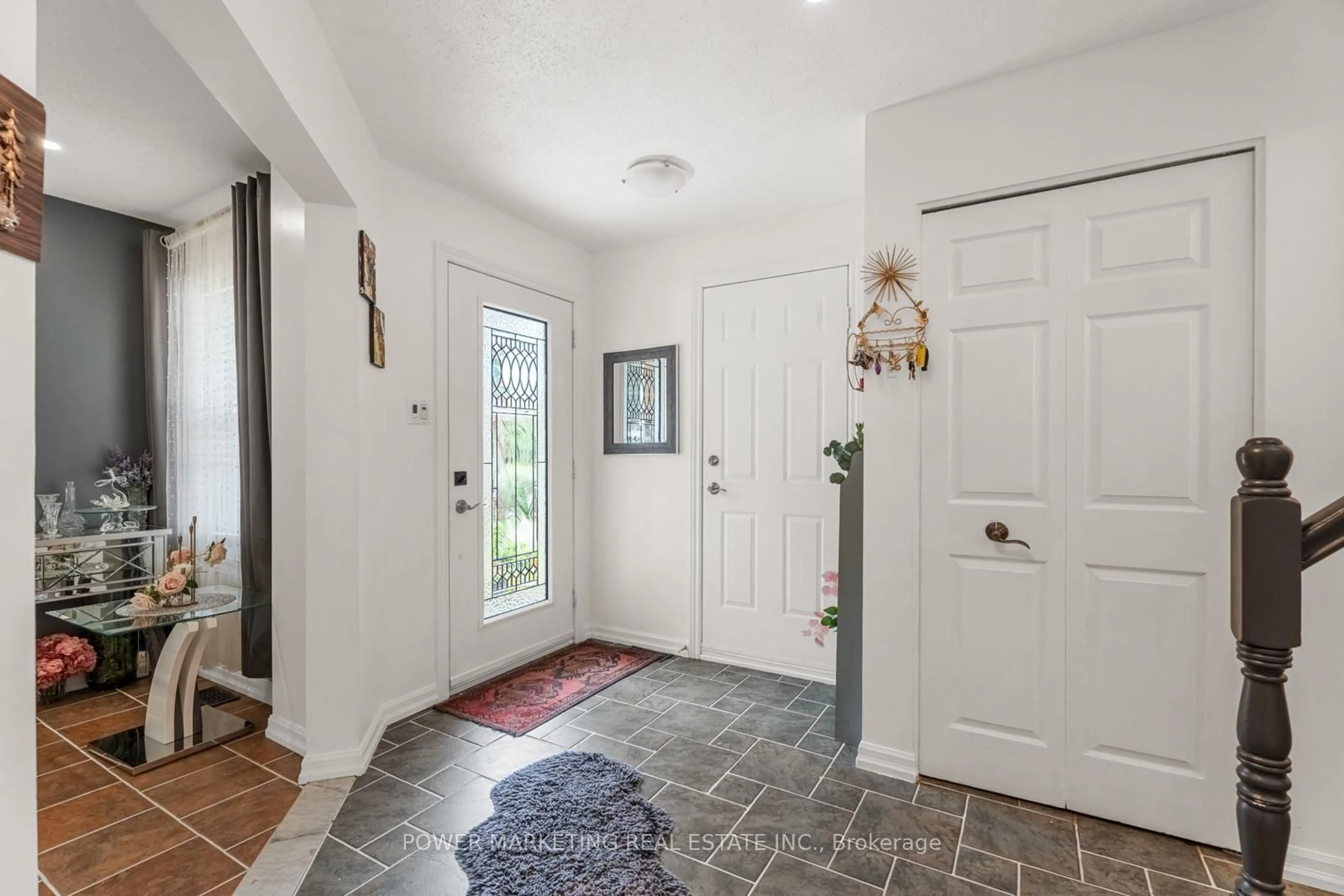 Indoor entryway for 49 SHANDON Ave, Ottawa Ontario K2J 4E3