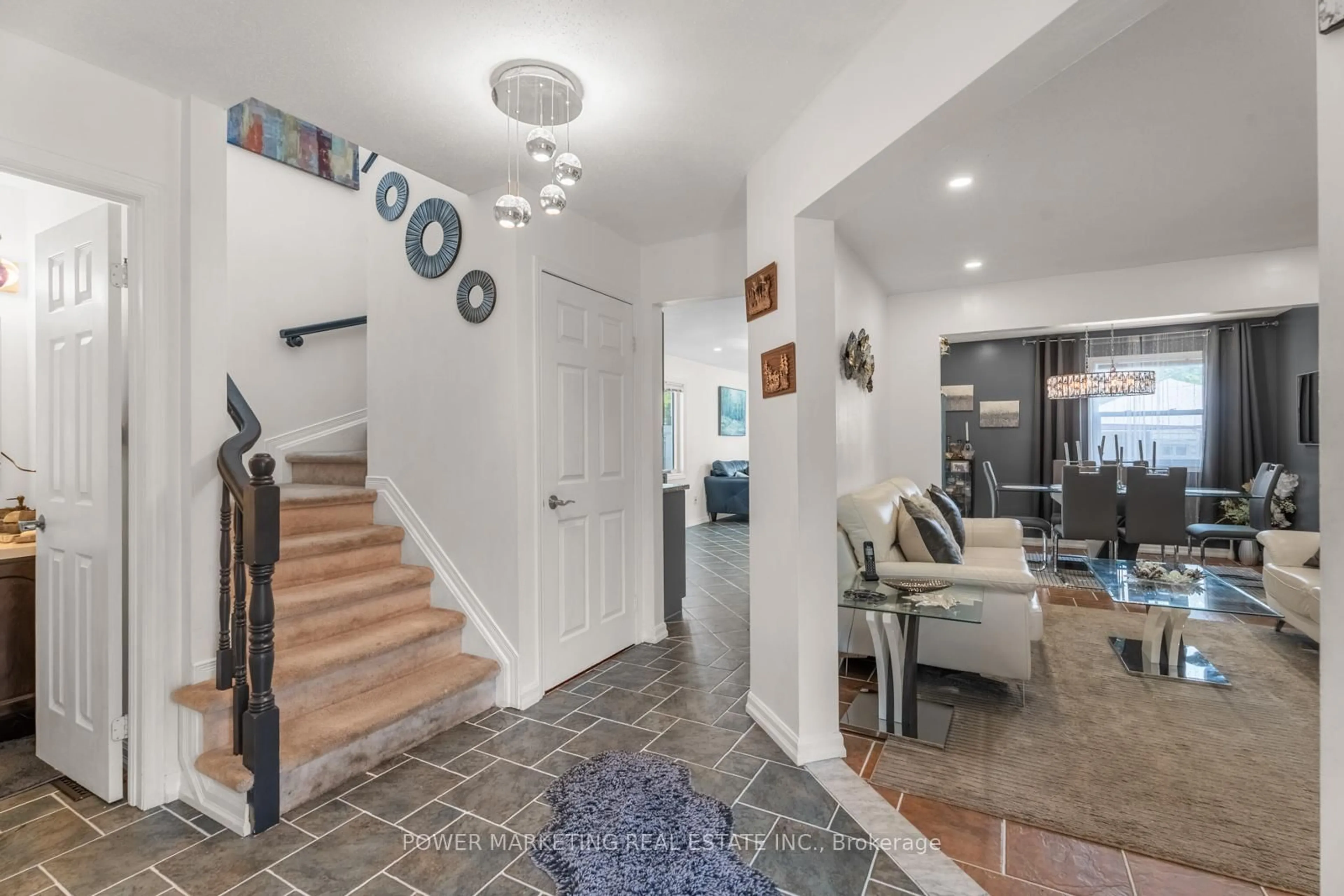 Indoor entryway for 49 SHANDON Ave, Ottawa Ontario K2J 4E3