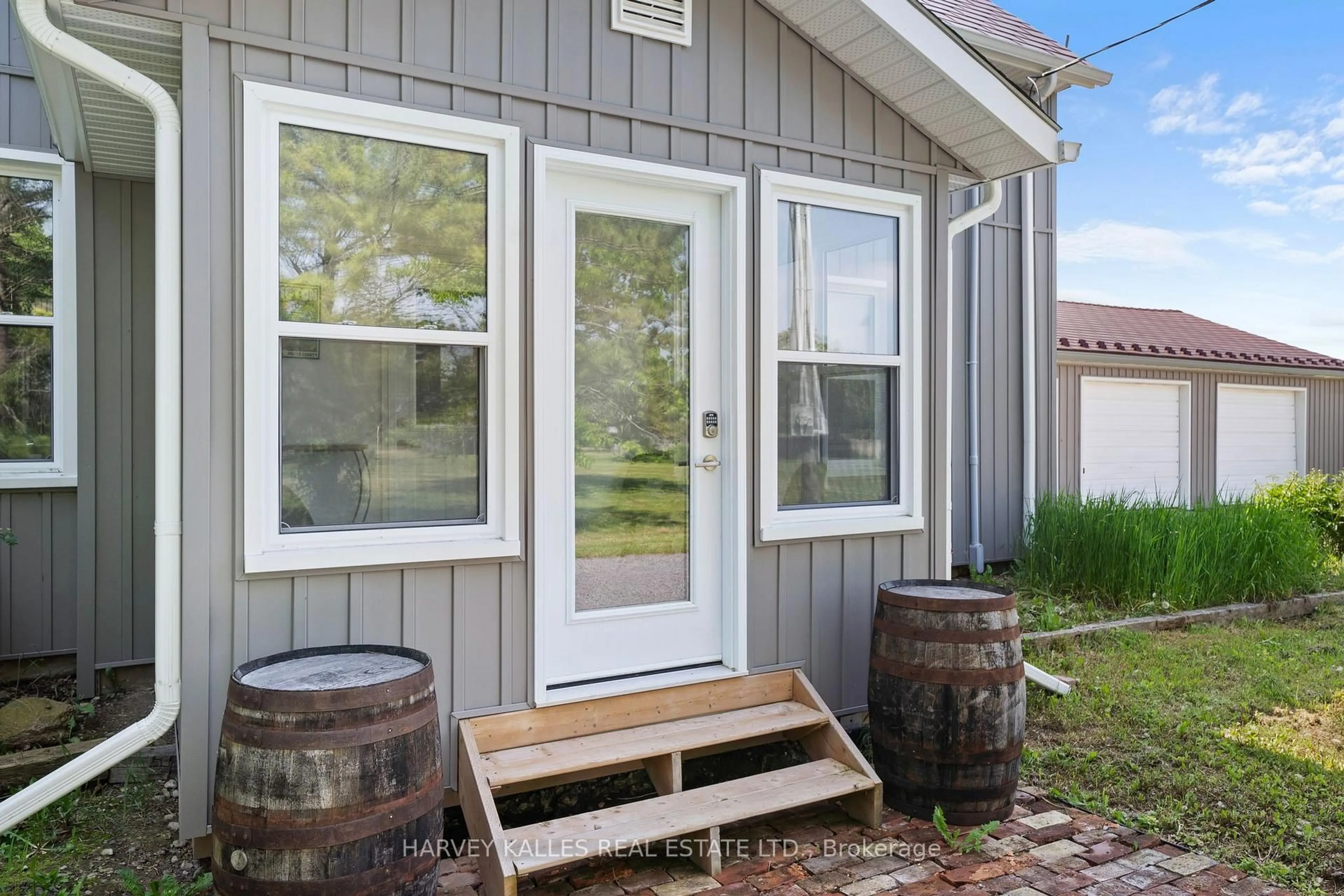 Home with vinyl exterior material, unknown for 182 Marisett Rd, Prince Edward County Ontario K0K 2T0