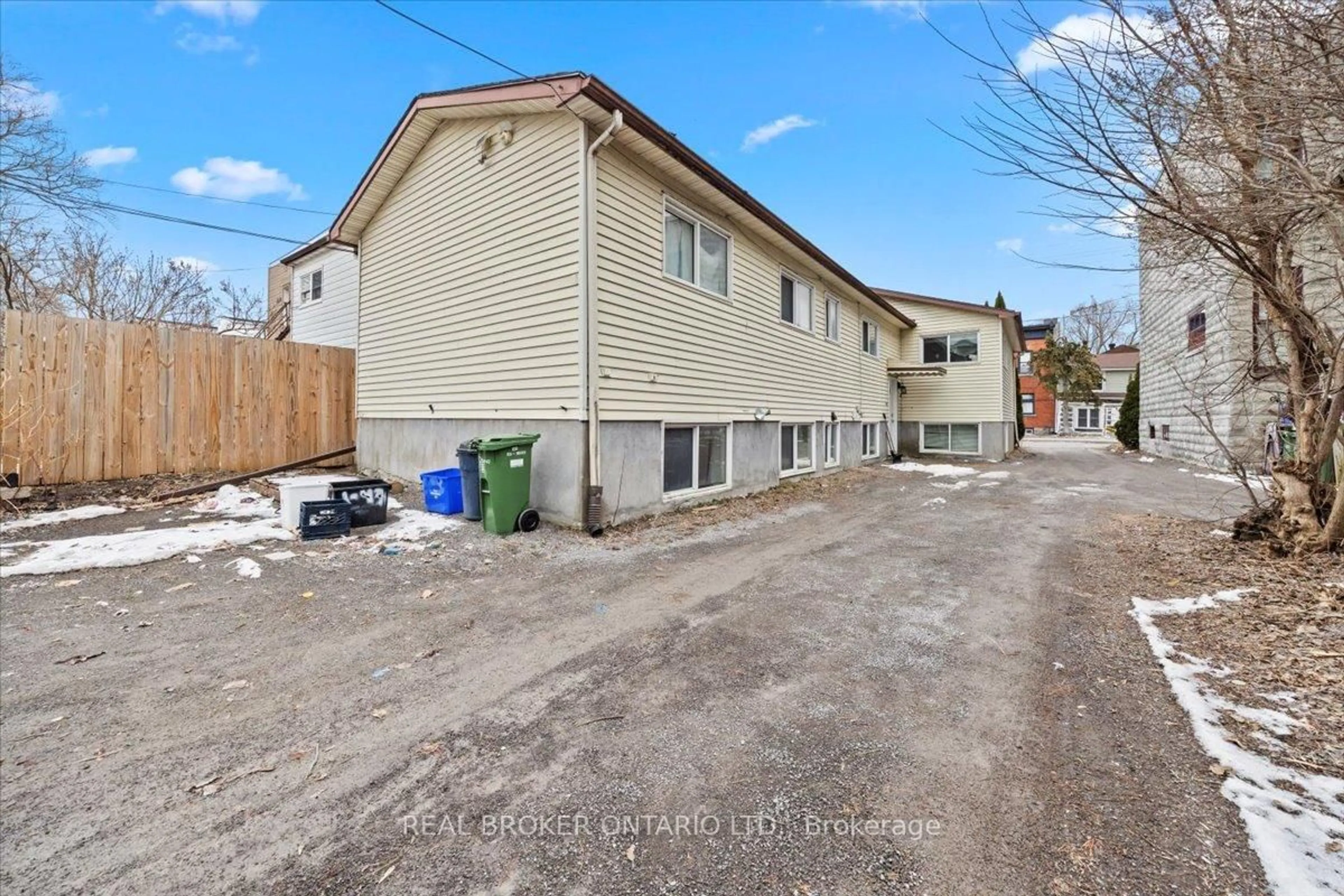 A pic from outside/outdoor area/front of a property/back of a property/a pic from drone, street for 161 Guigues Ave, Ottawa Ontario K1N 5J1