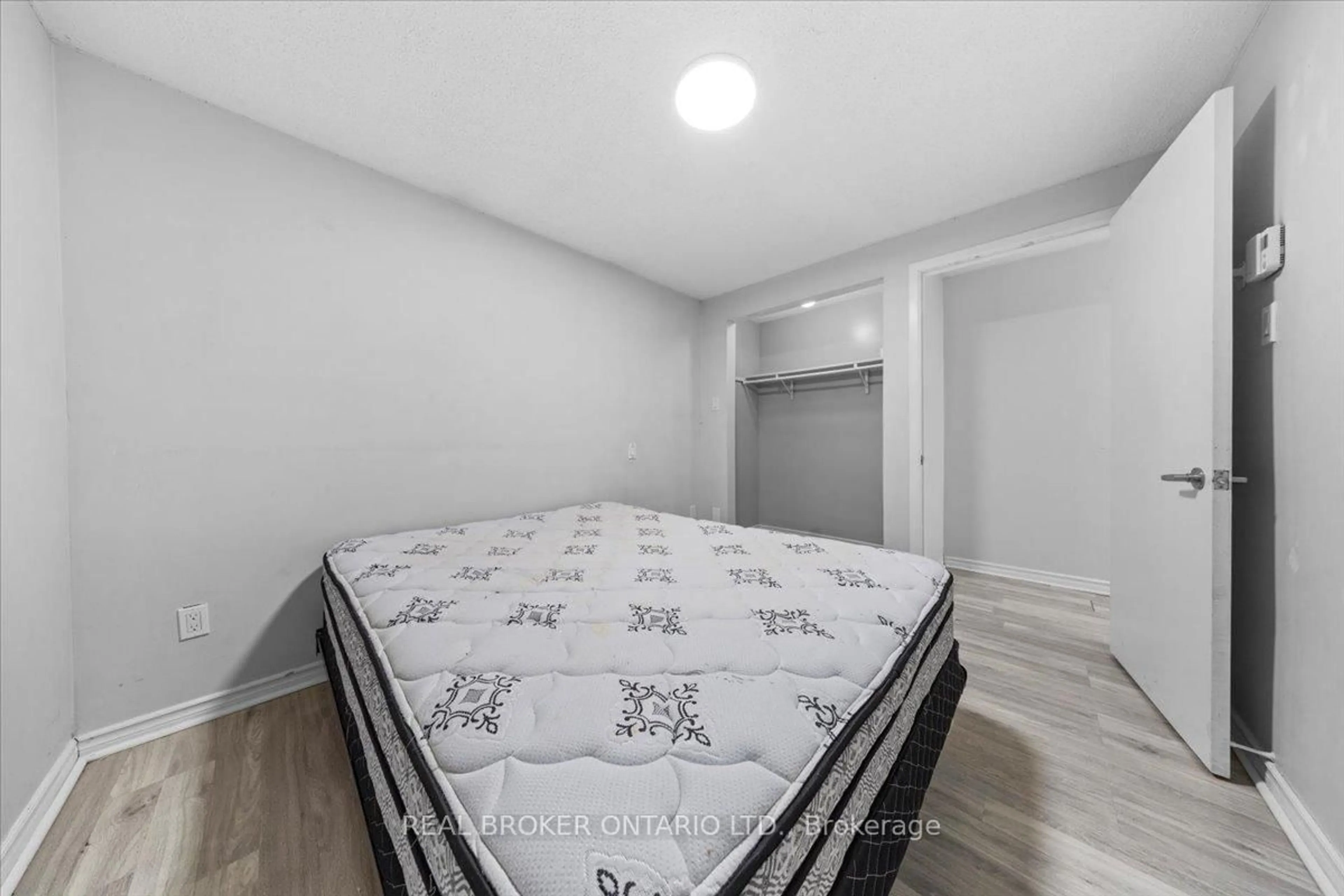 A pic of a room for 161 Guigues Ave, Ottawa Ontario K1N 5J1