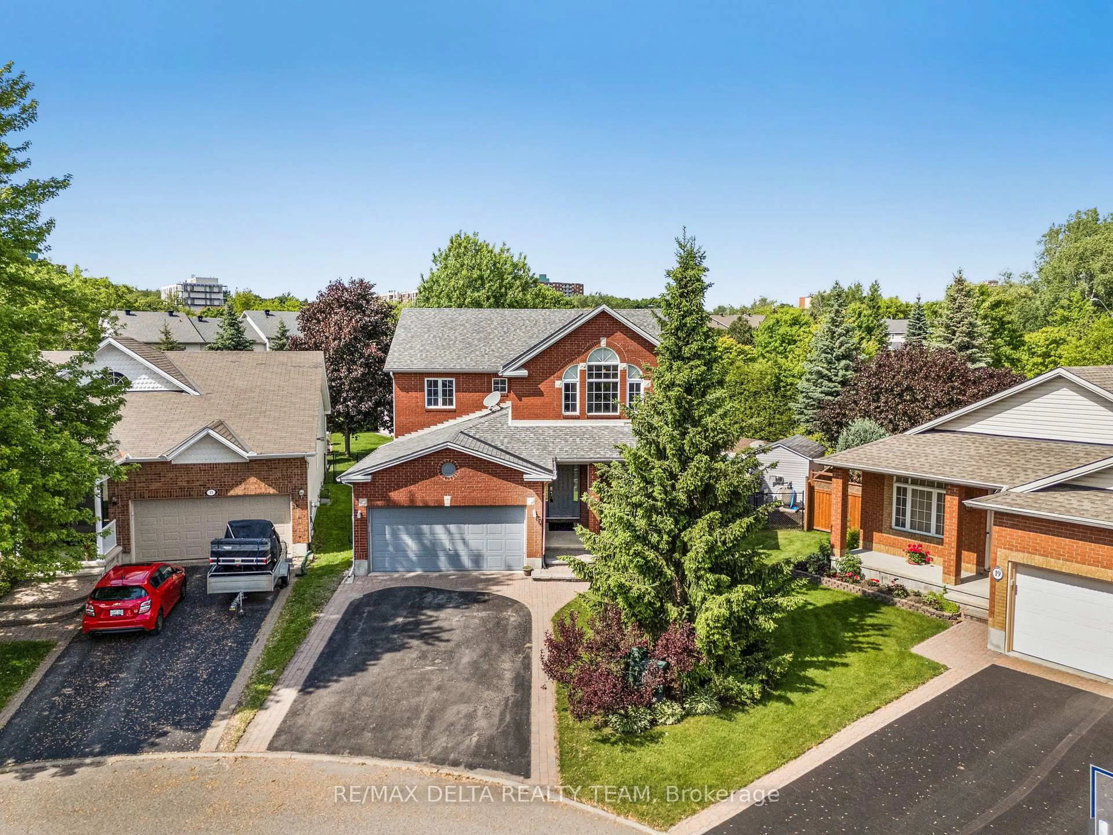 A pic from outside/outdoor area/front of a property/back of a property/a pic from drone, street for 17 Solace Crt, Ottawa Ontario K1K 4T5