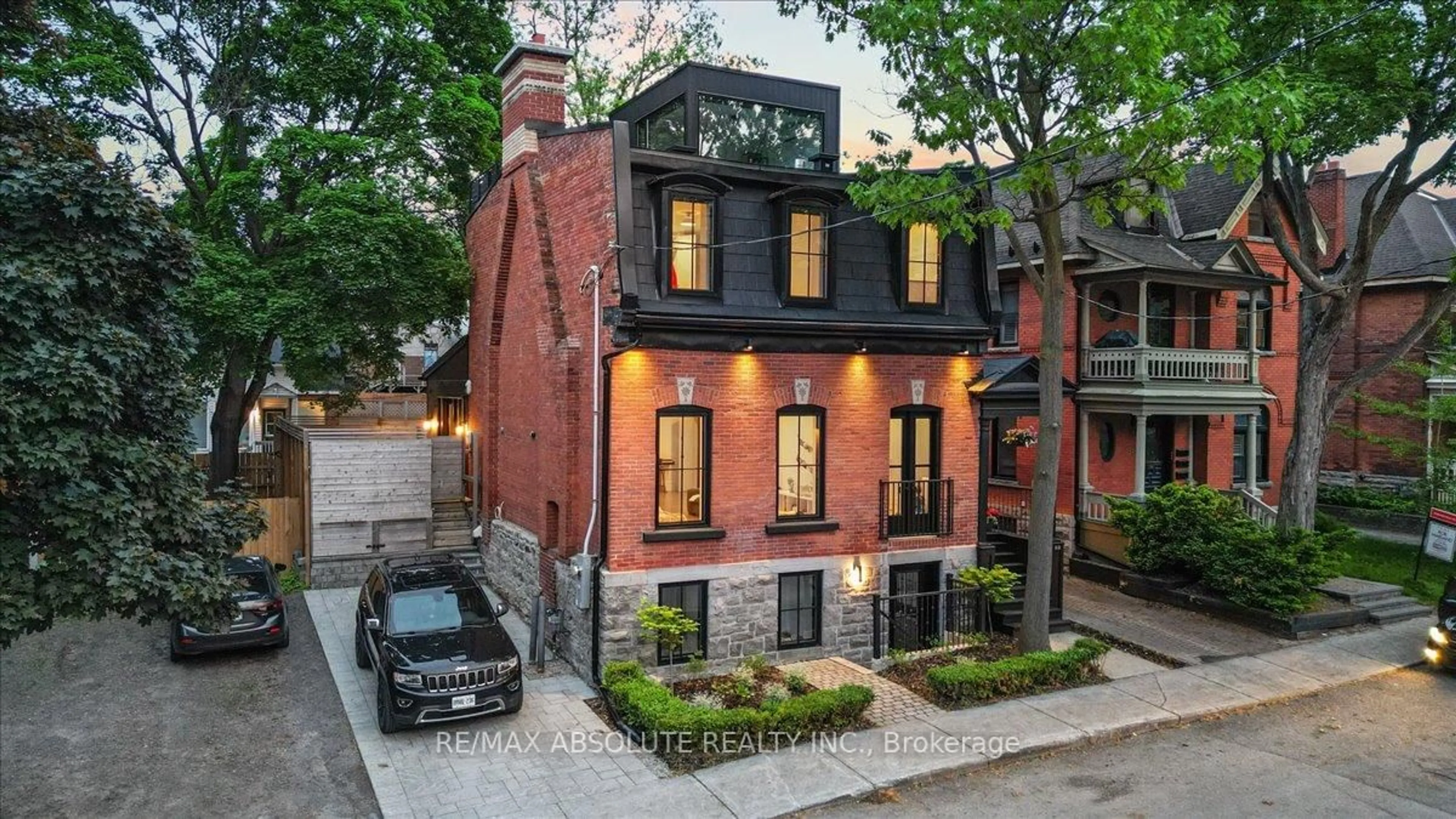 Home with brick exterior material, street for 512 COOPER St, Ottawa Ontario K1R 5J2