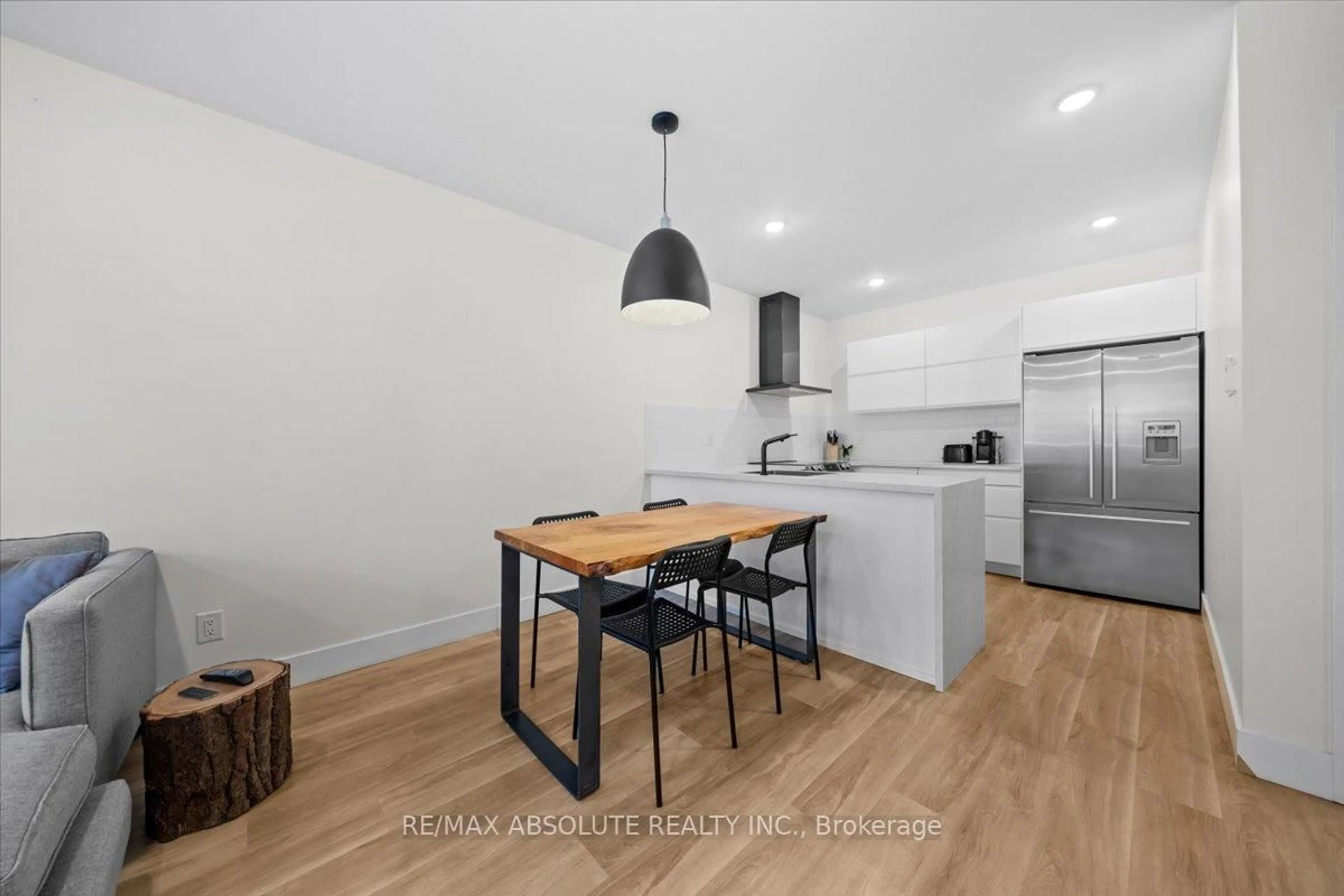 Open concept kitchen, wood/laminate floor for 512 COOPER St, Ottawa Ontario K1R 5J2