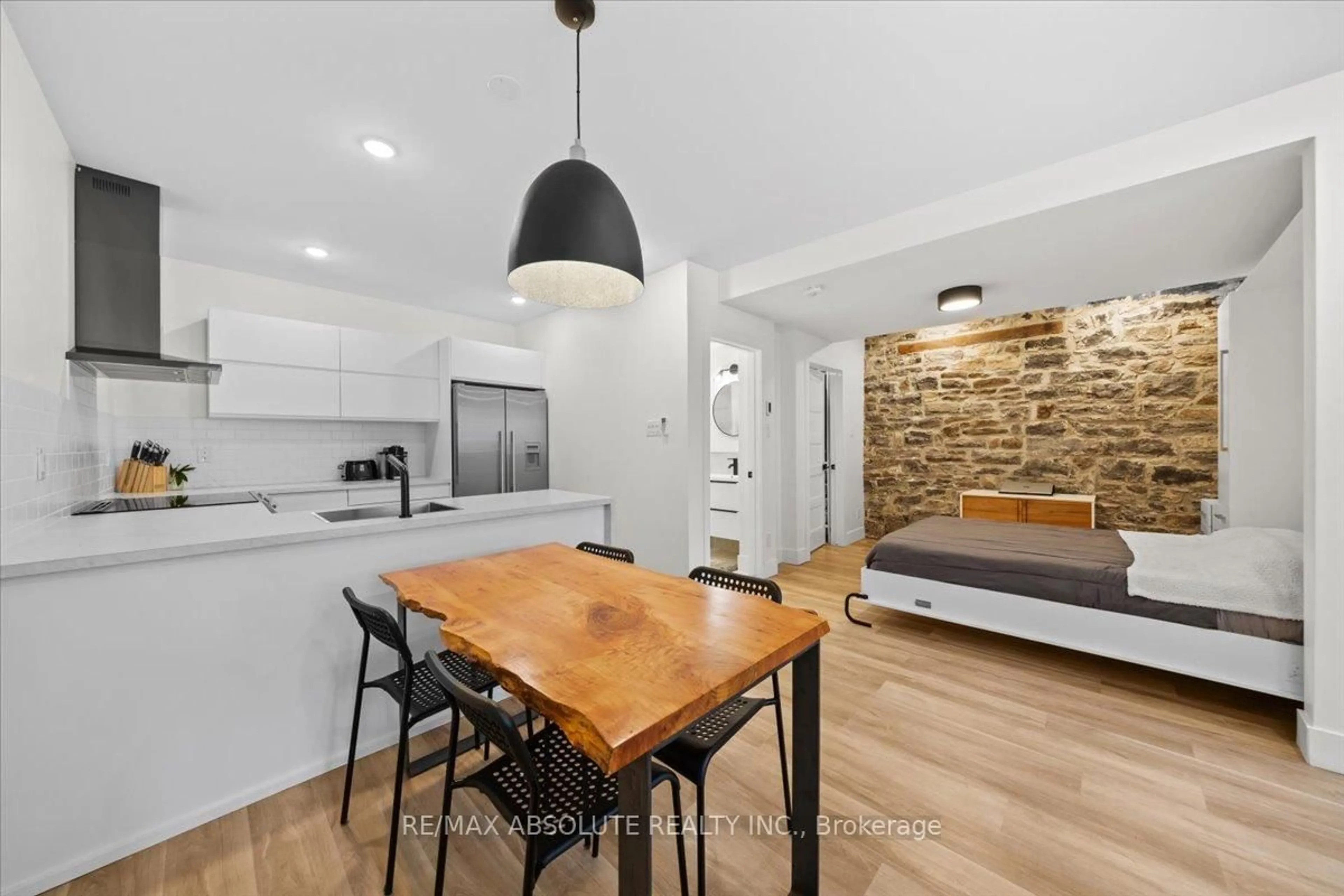 Open concept kitchen, wood/laminate floor for 512 COOPER St, Ottawa Ontario K1R 5J2