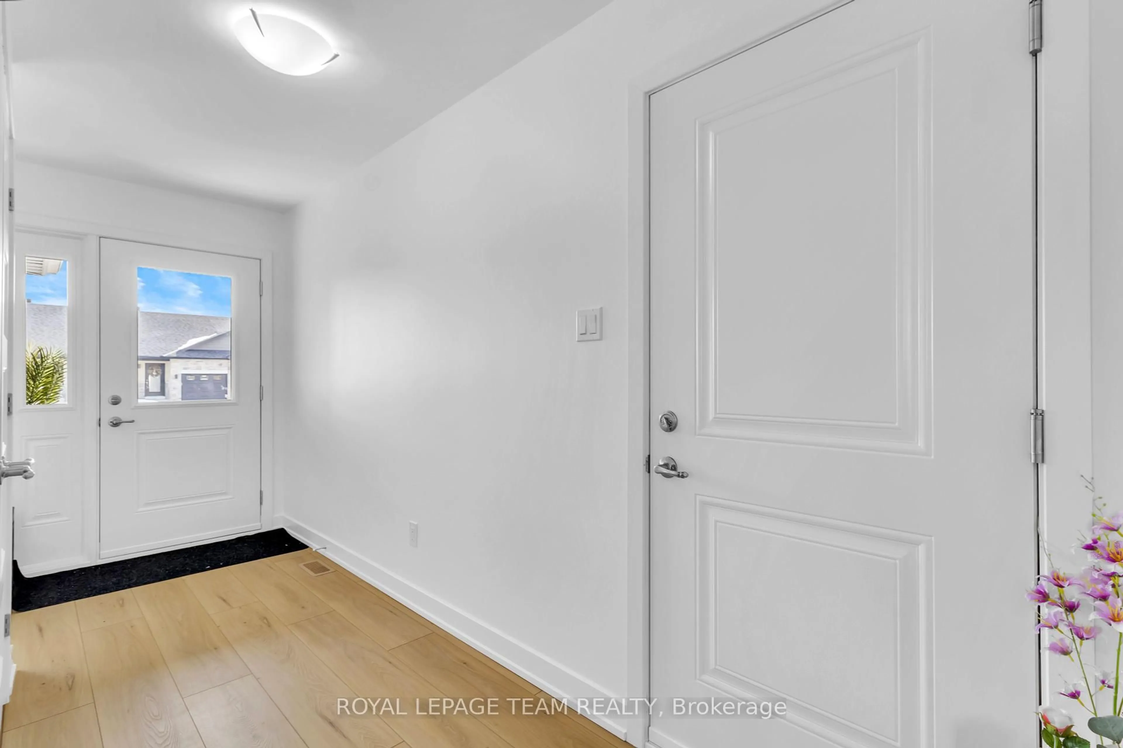 Indoor entryway for 181 Seabert Dr, Arnprior Ontario K7S 0H9