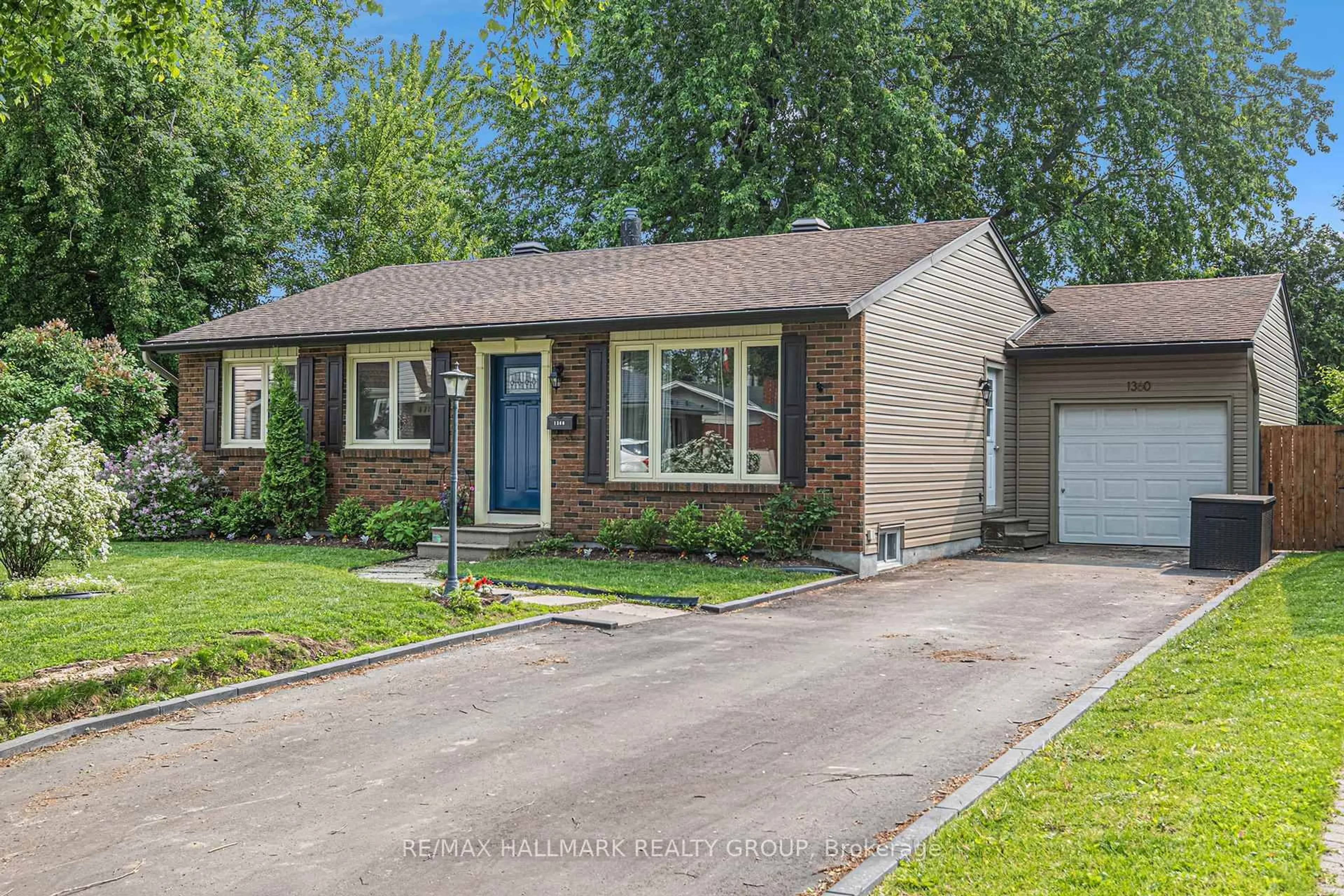 Home with brick exterior material, street for 1360 METZ Cres, Ottawa Ontario K1K 3Z5