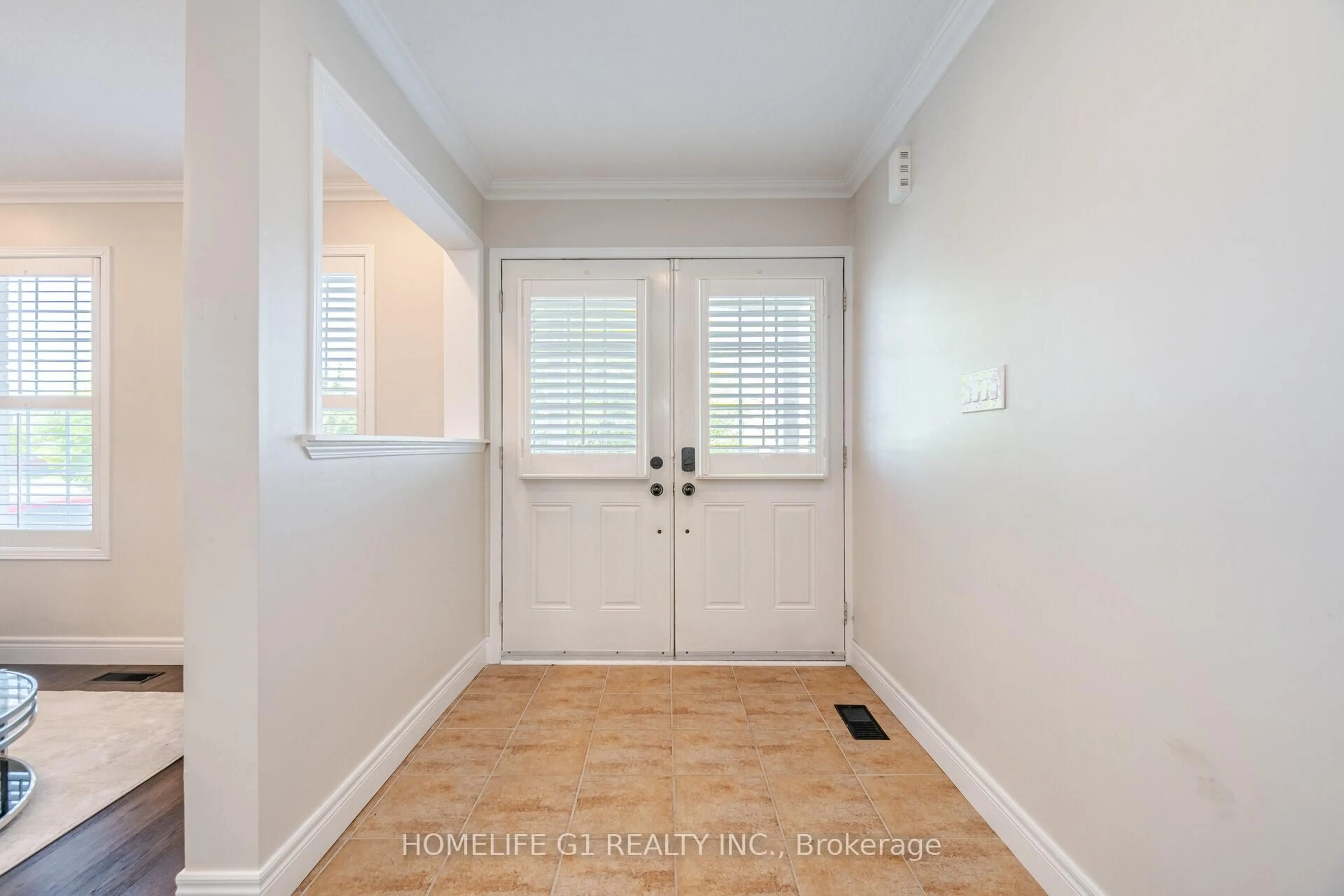Indoor entryway for 213 Blackburn Dr, Brantford Ontario N3T 0A5