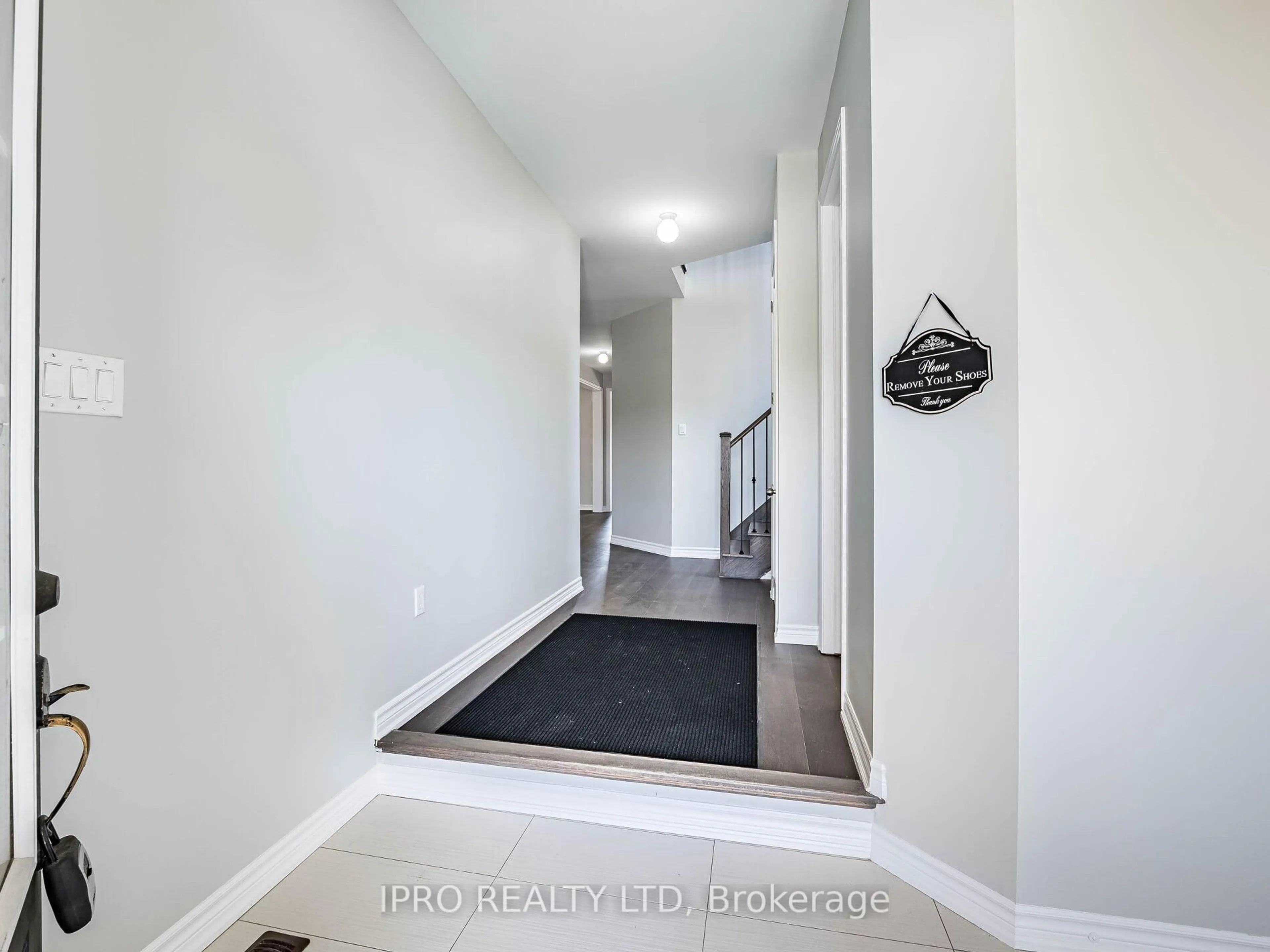 Indoor entryway for 683 Hammond St, Shelburne Ontario L9V 3S2