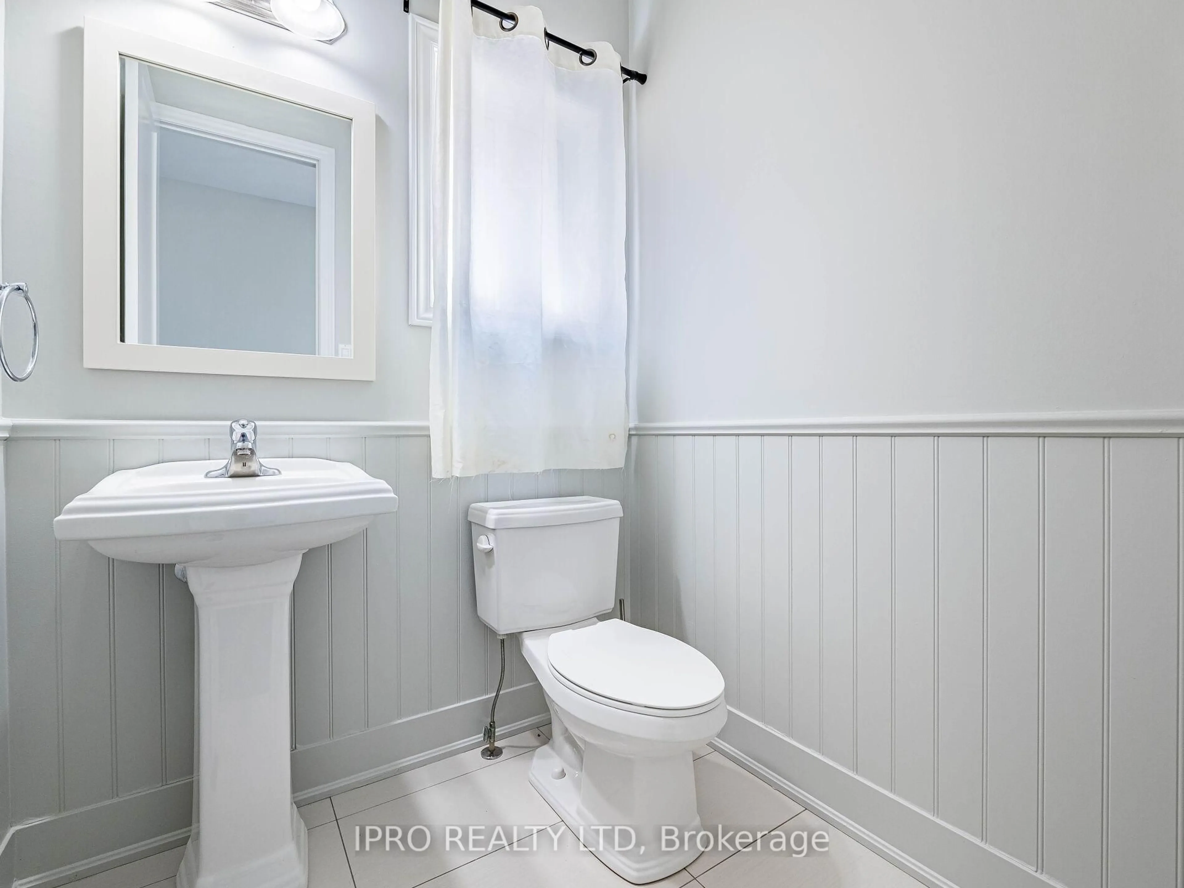 Standard bathroom, unknown for 683 Hammond St, Shelburne Ontario L9V 3S2