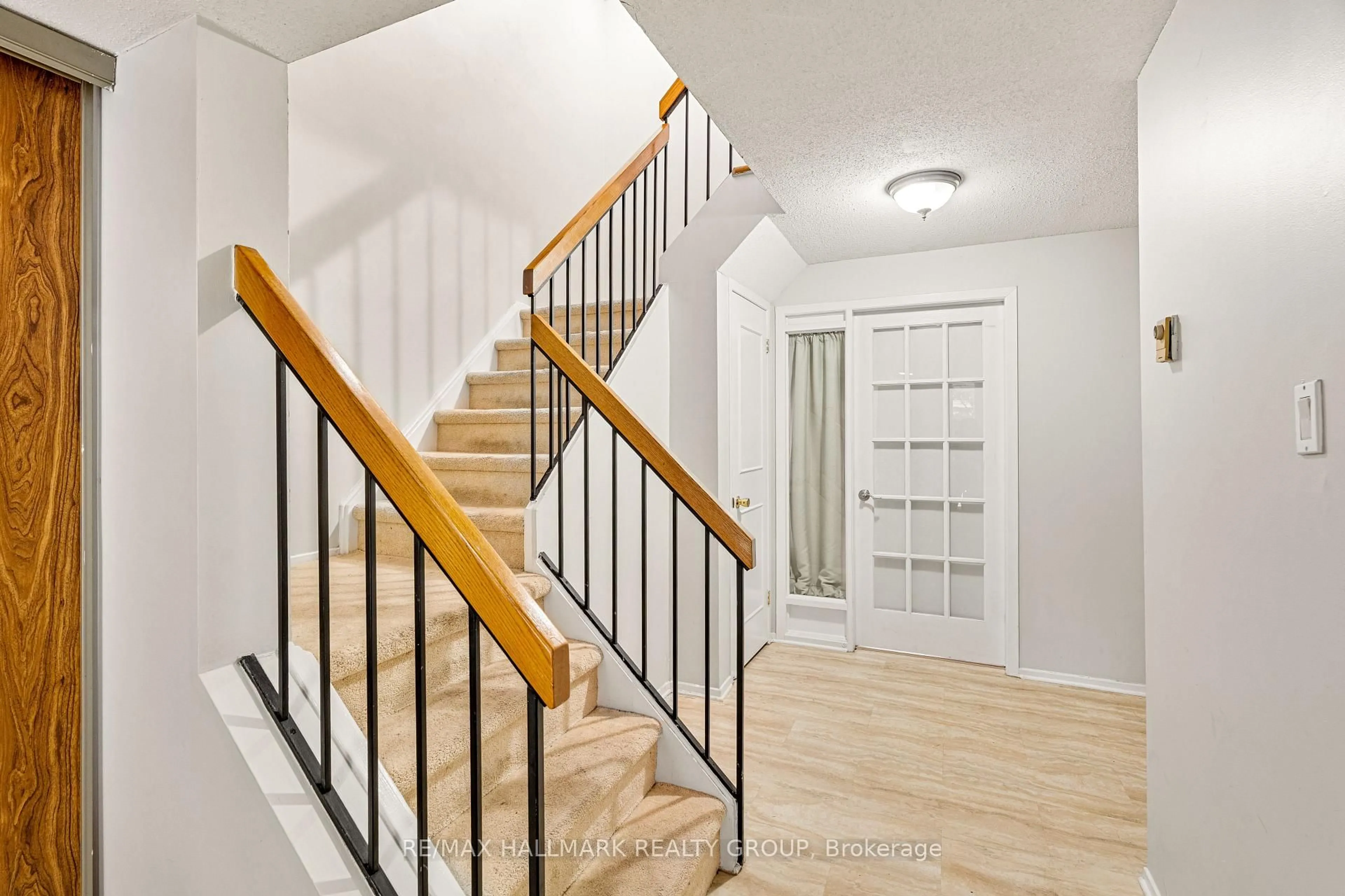 Unknown for 1A Crestlea Cres, Ottawa Ontario K2G 4N1