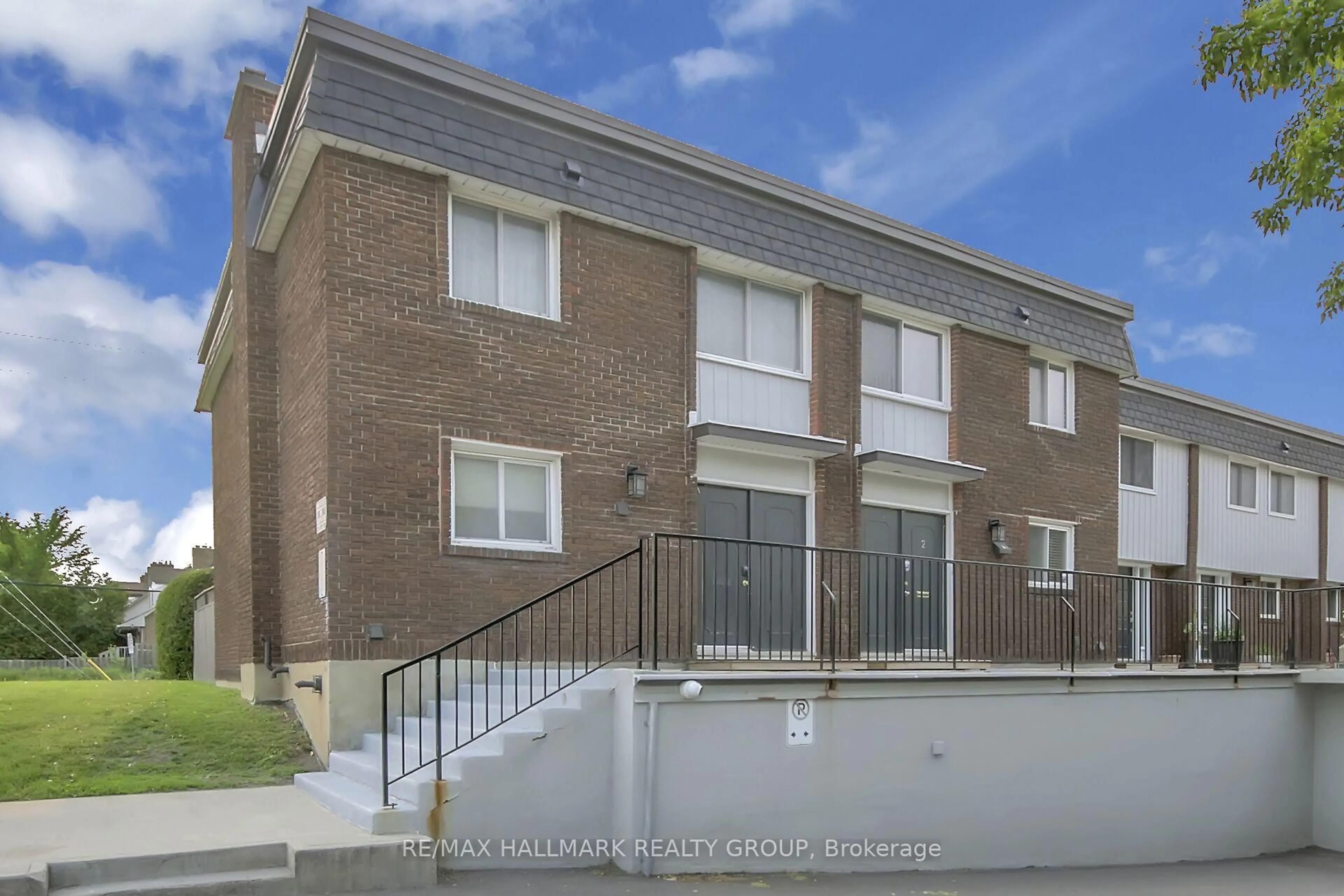 A pic from outside/outdoor area/front of a property/back of a property/a pic from drone, street for 1821 WALKLEY Rd #1, Ottawa Ontario K1H 6X9