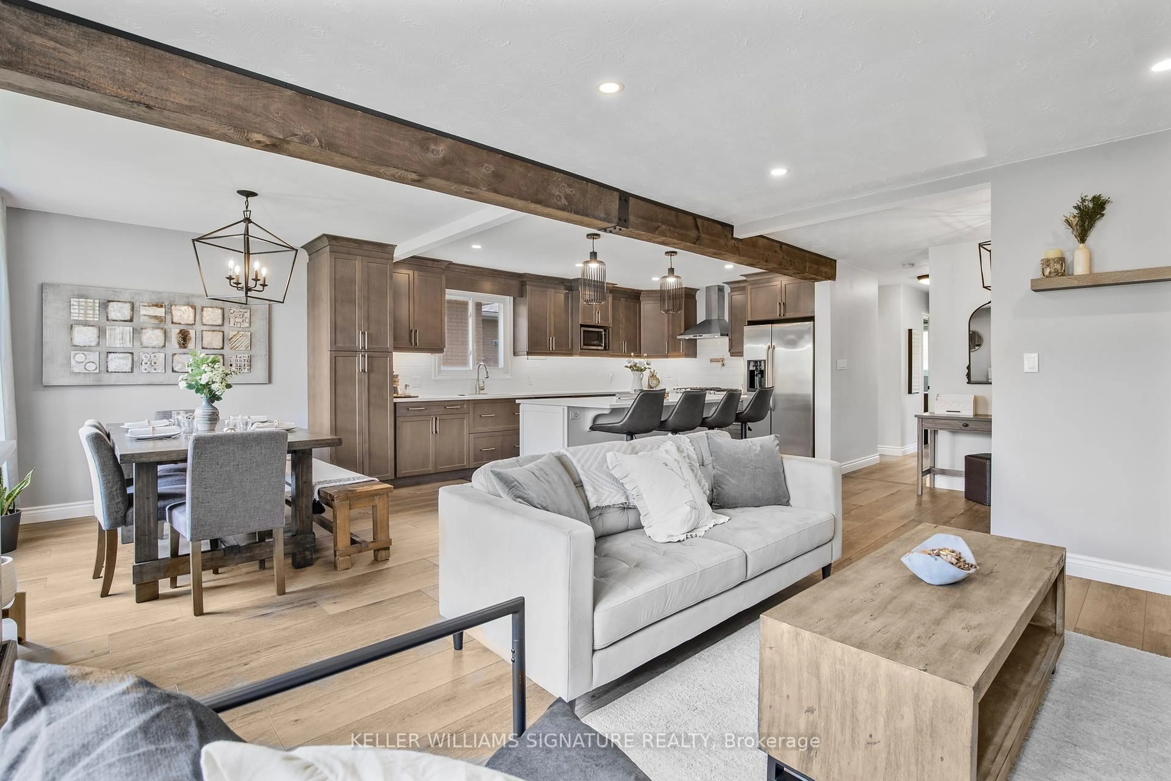 Open concept kitchen, unknown for 20 Ashwood Crt, Hamilton Ontario L8E 3E2