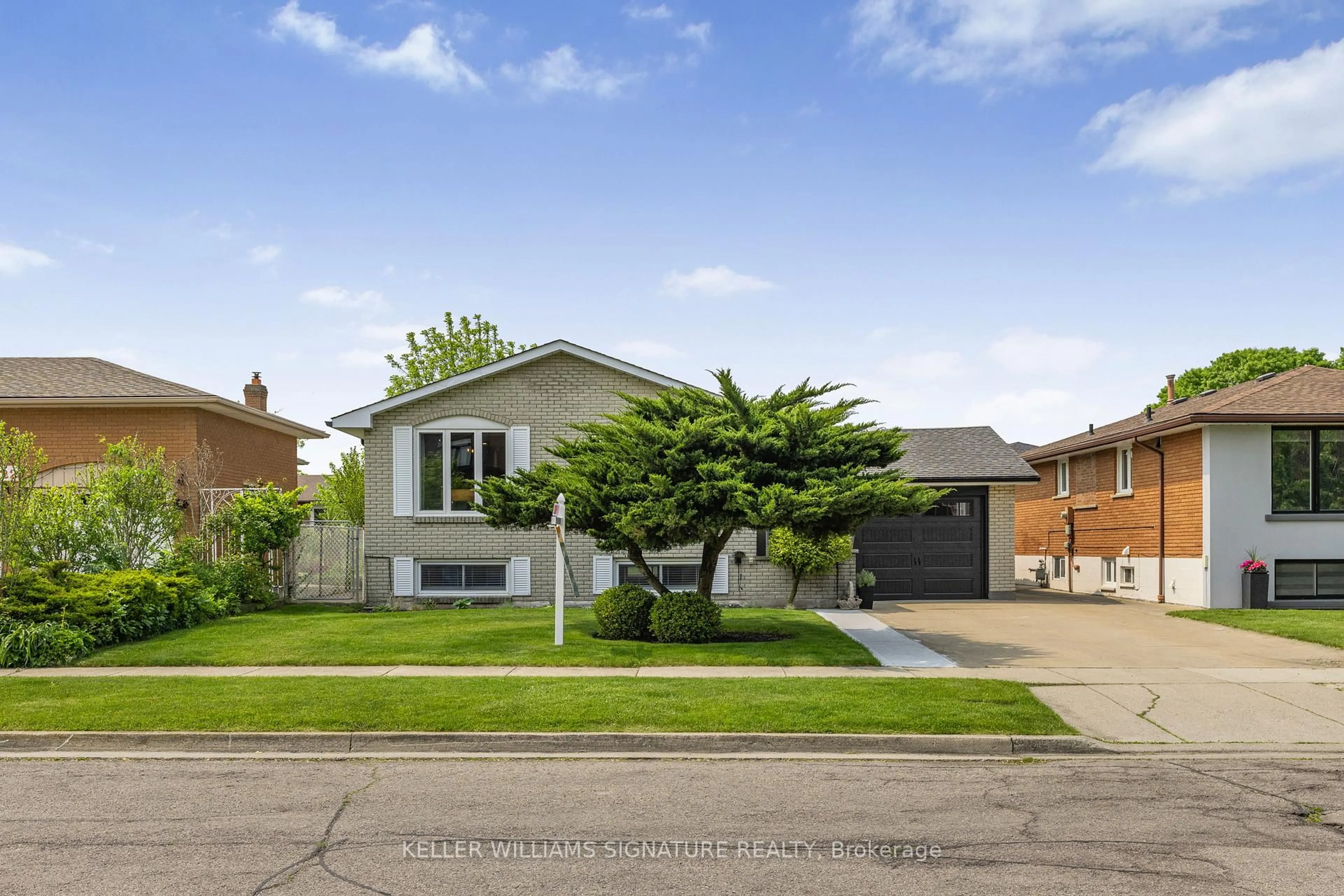 Home with brick exterior material, street for 20 Ashwood Crt, Hamilton Ontario L8E 3E2