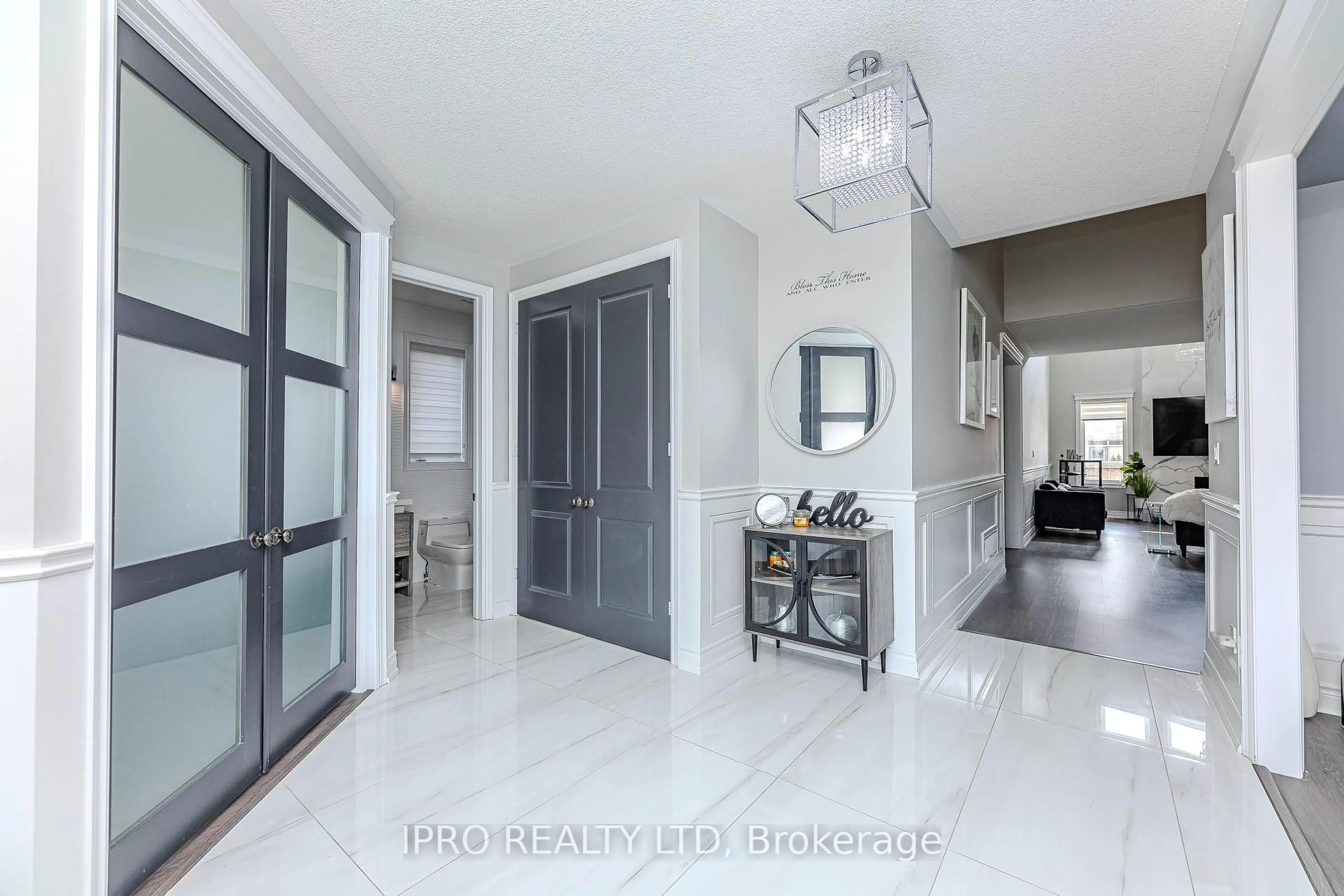 Indoor entryway for 22 Stonegate Ave, Mono Ontario L9W 6X1