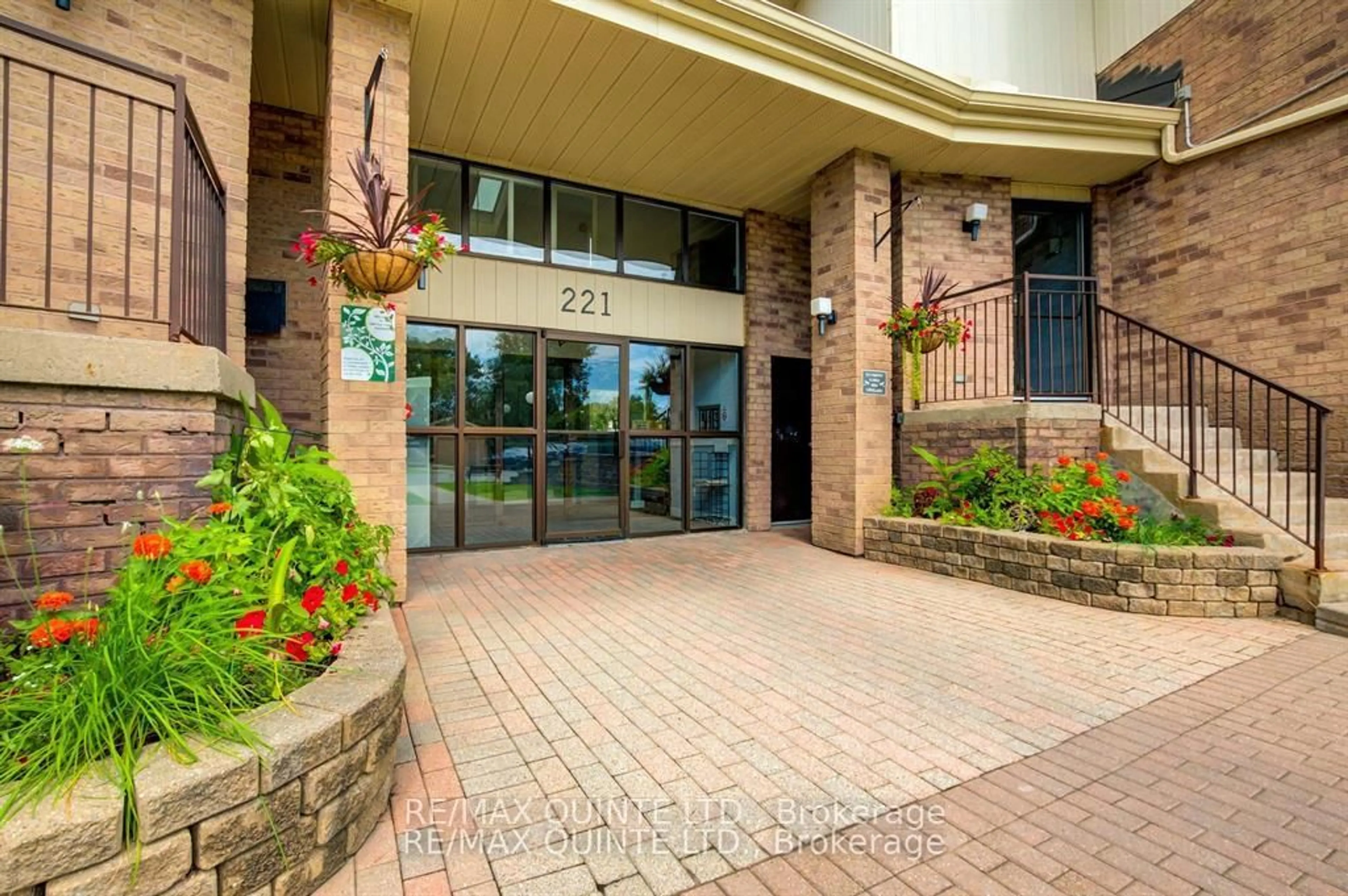 Indoor foyer for 221 North Park St #309B, Belleville Ontario K8P 5A6