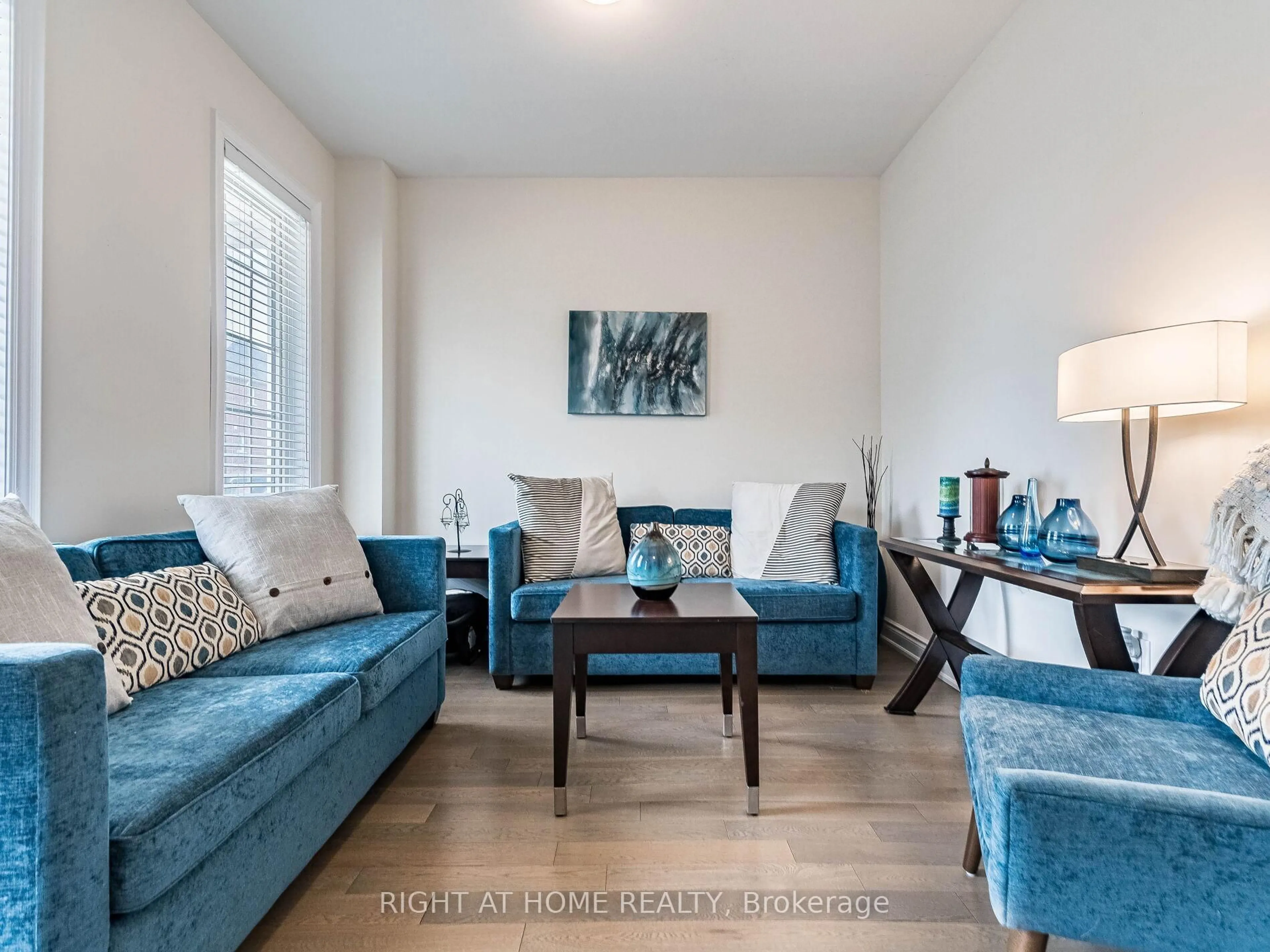 Living room with furniture, wood/laminate floor for 8779 Chickory Tr, Niagara Falls Ontario L2H 3S4