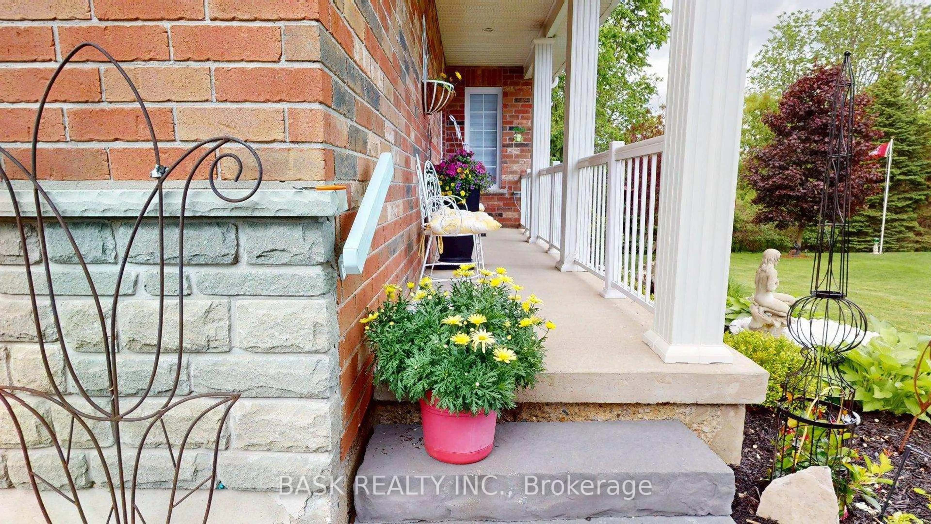 Indoor entryway for 87 Schroder Cres, Guelph Ontario N1E 7B4