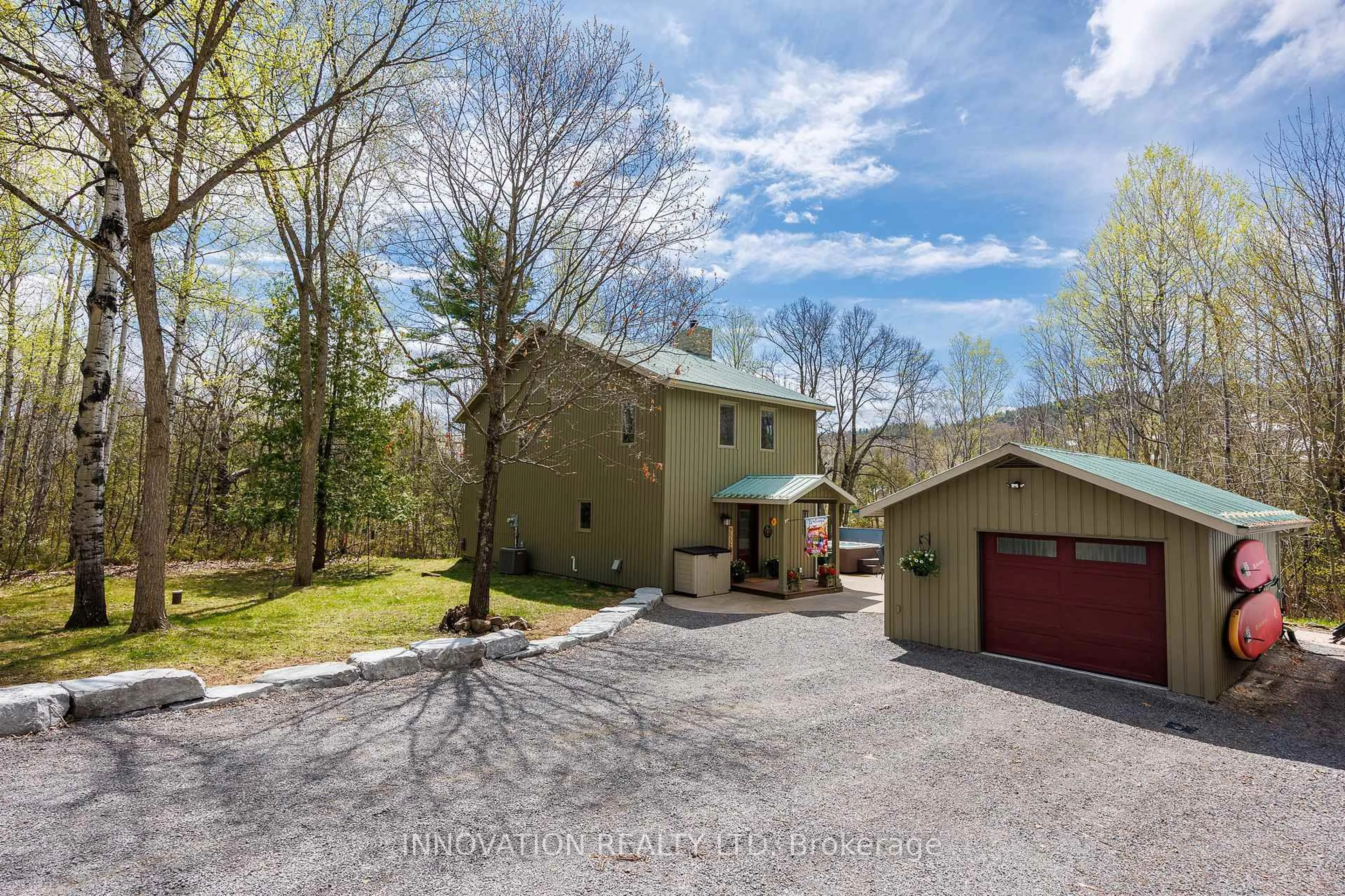 A pic from outside/outdoor area/front of a property/back of a property/a pic from drone, unknown for 160 Viewmount Dr, Calabogie Ontario K0J 1H0