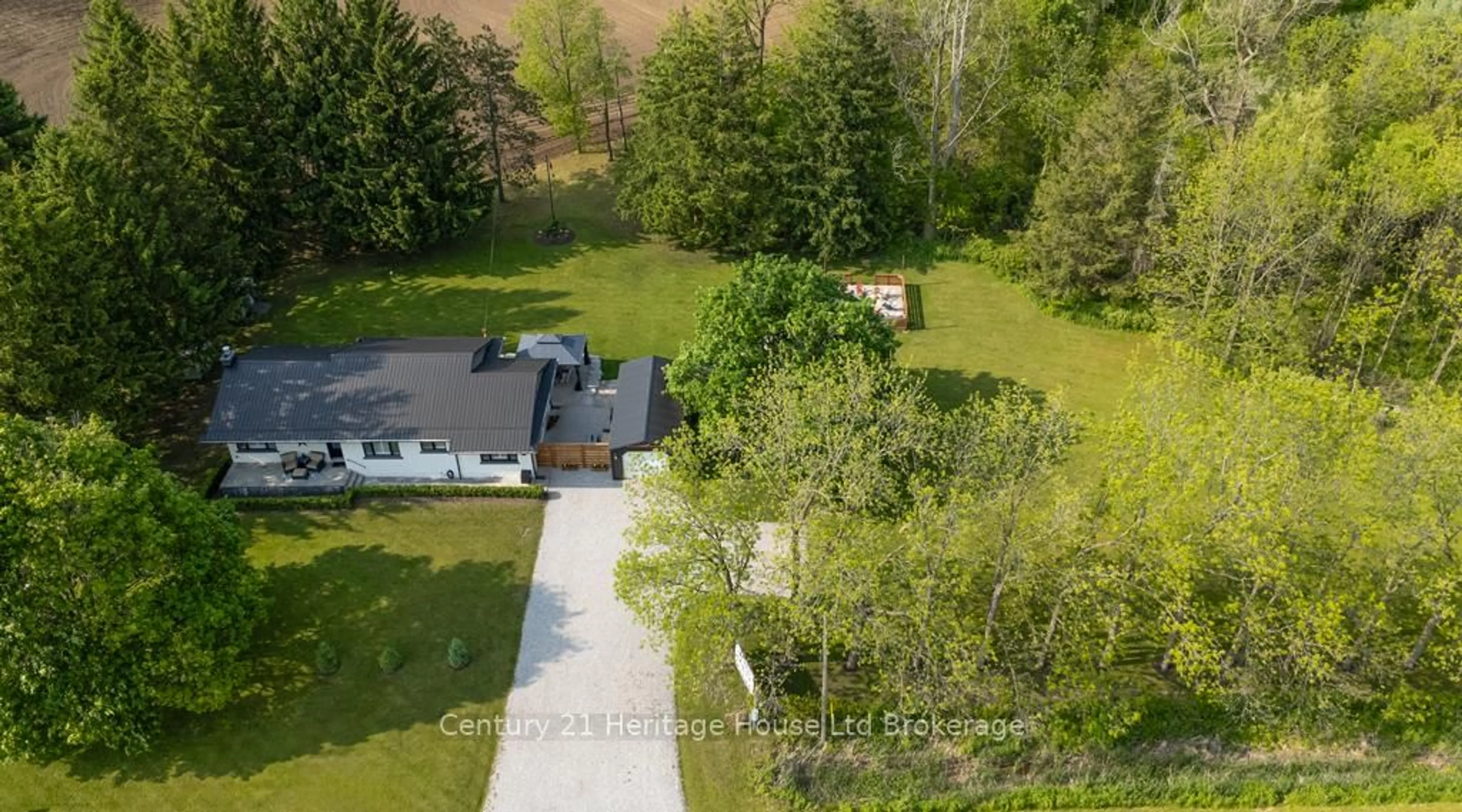 A pic from outside/outdoor area/front of a property/back of a property/a pic from drone, unknown for 537 Highway 3, Norfolk Ontario N0J 1E0