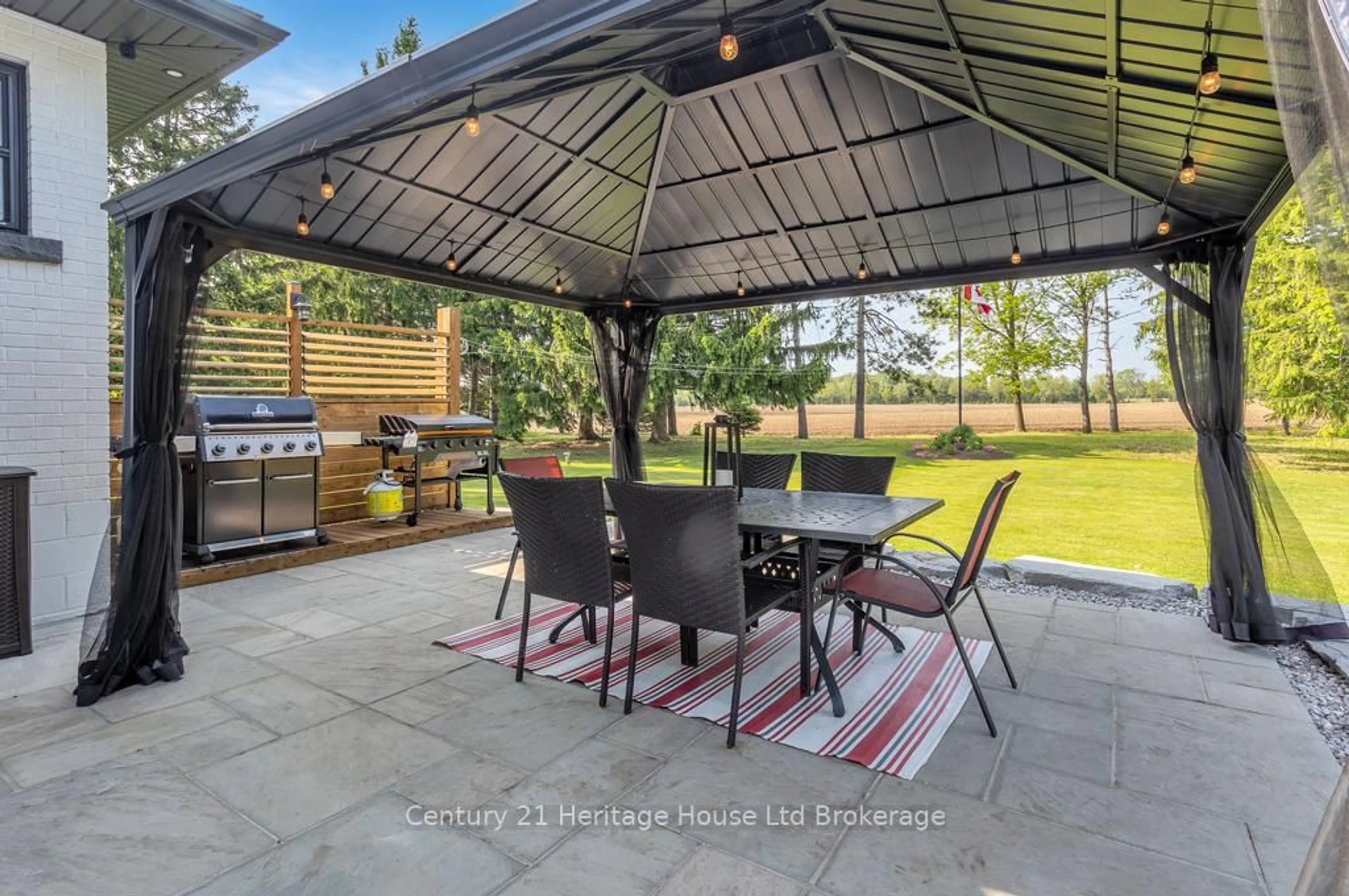 Patio, street for 537 Highway 3, Norfolk Ontario N0J 1E0