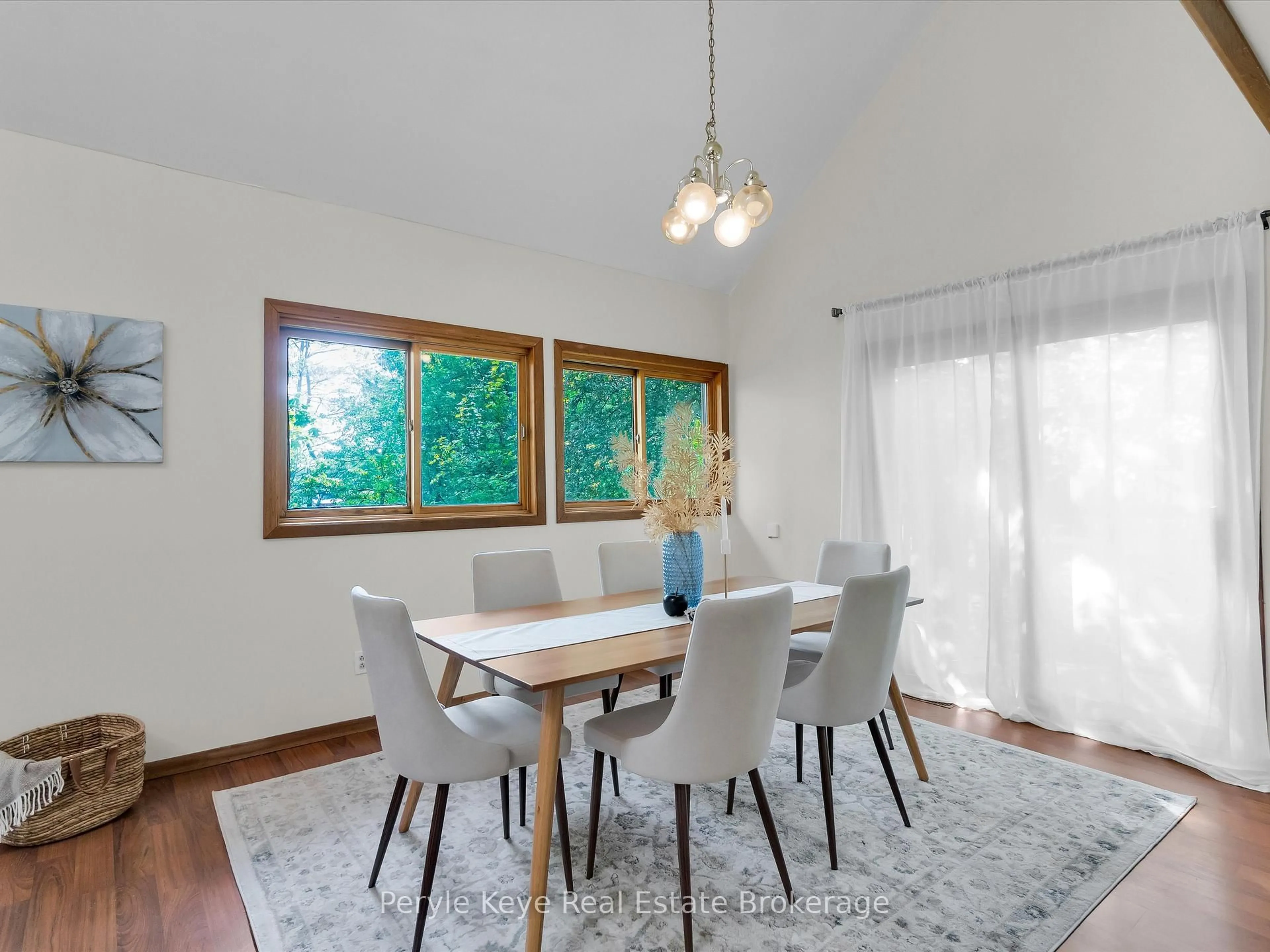 Dining room, wood/laminate floor for 5 Bird Lane, Bracebridge Ontario P1L 1J1