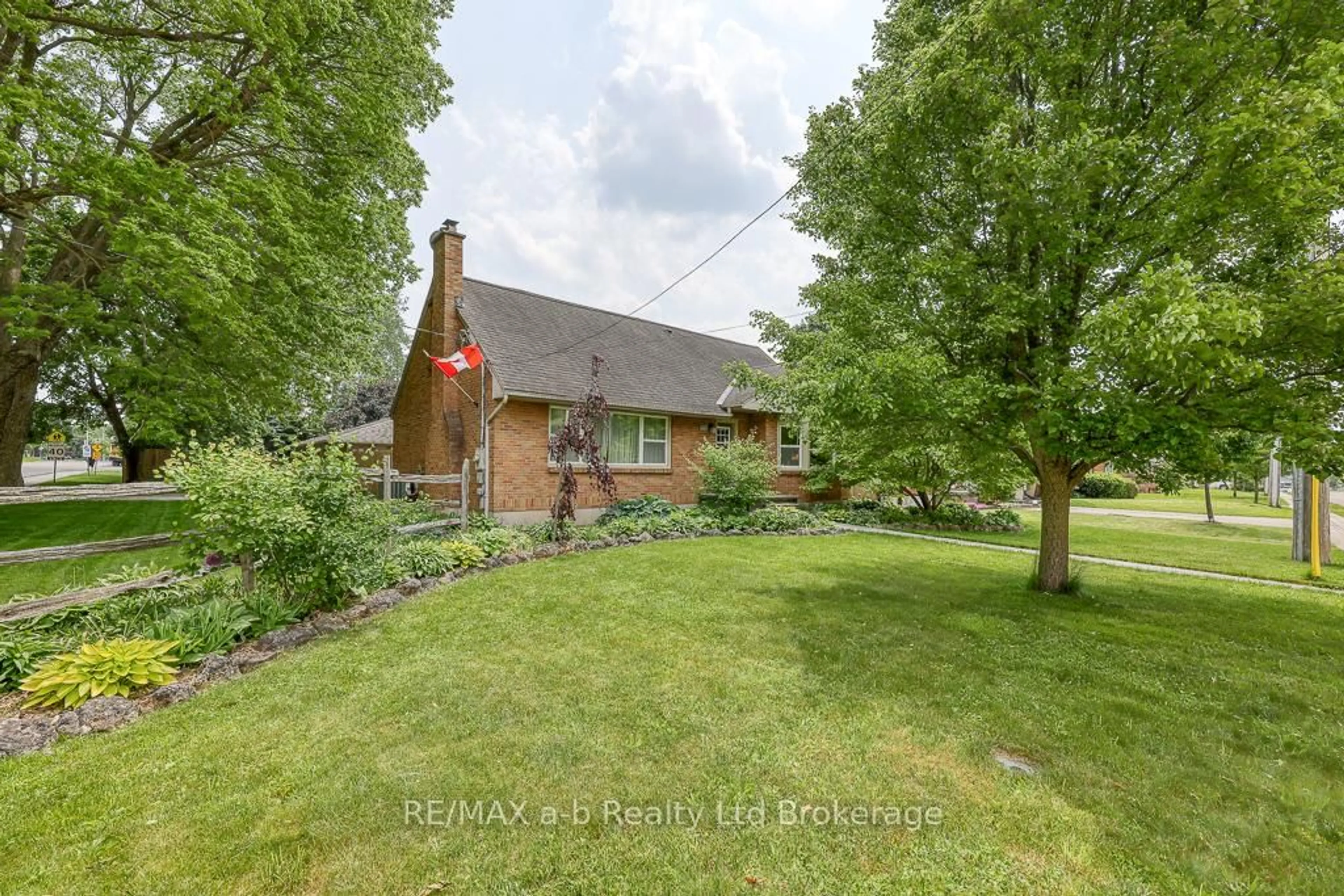 A pic from outside/outdoor area/front of a property/back of a property/a pic from drone, street for 699 Kipps Lane, London East Ontario N5Y 4R5