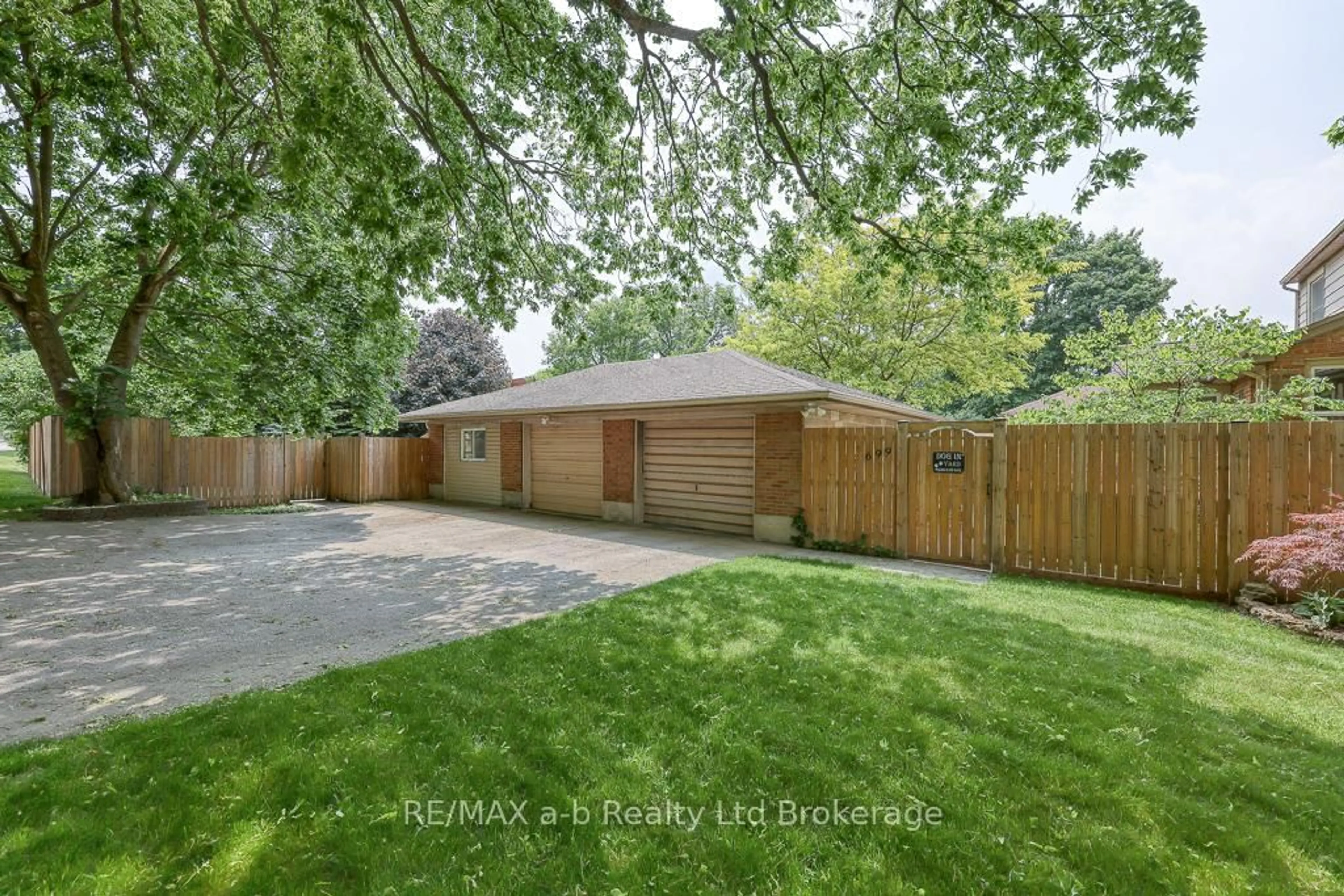 A pic from outside/outdoor area/front of a property/back of a property/a pic from drone, street for 699 Kipps Lane, London East Ontario N5Y 4R5