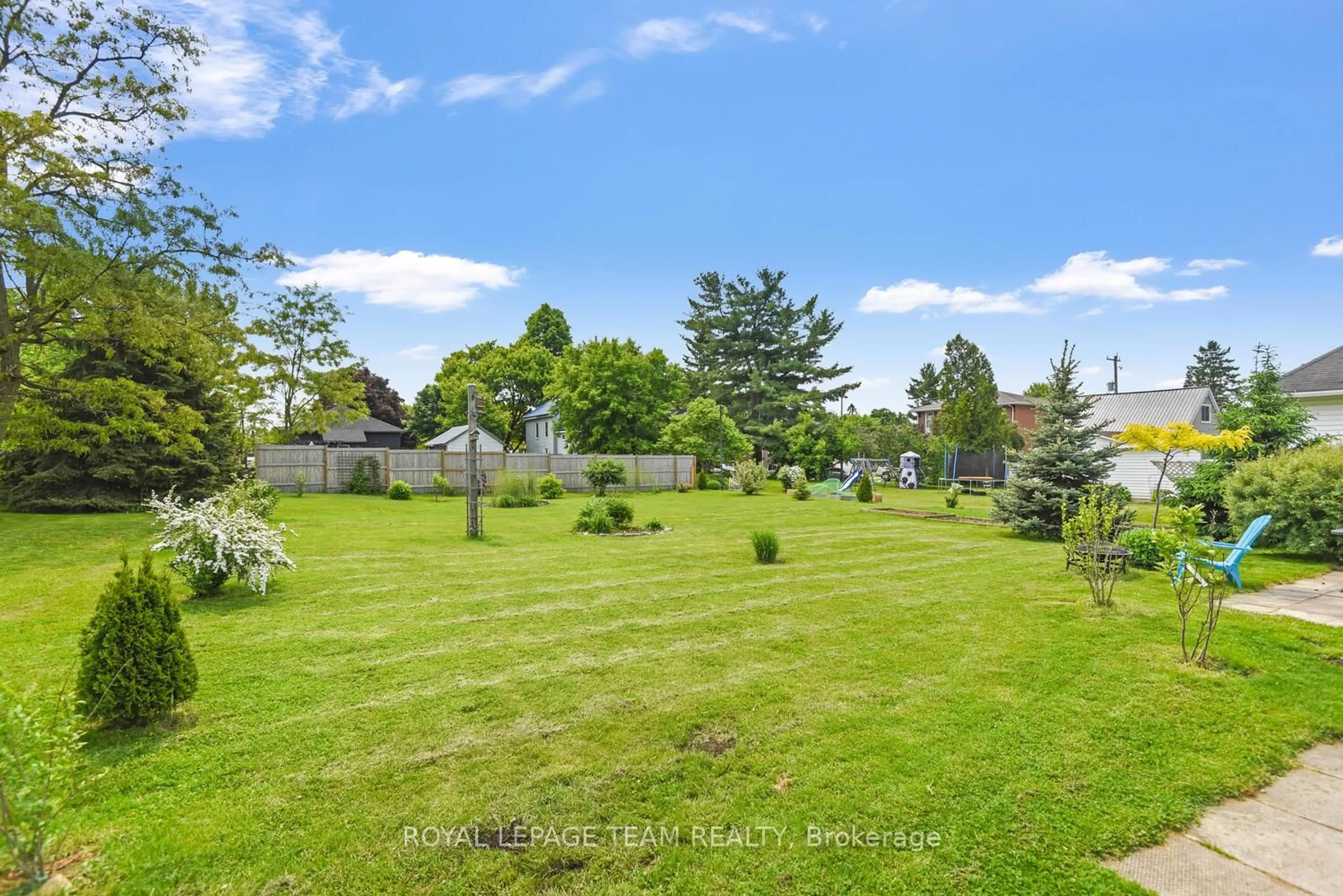 A pic from outside/outdoor area/front of a property/back of a property/a pic from drone, unknown for 435 Wood St, Prescott Ontario K0E 1T0