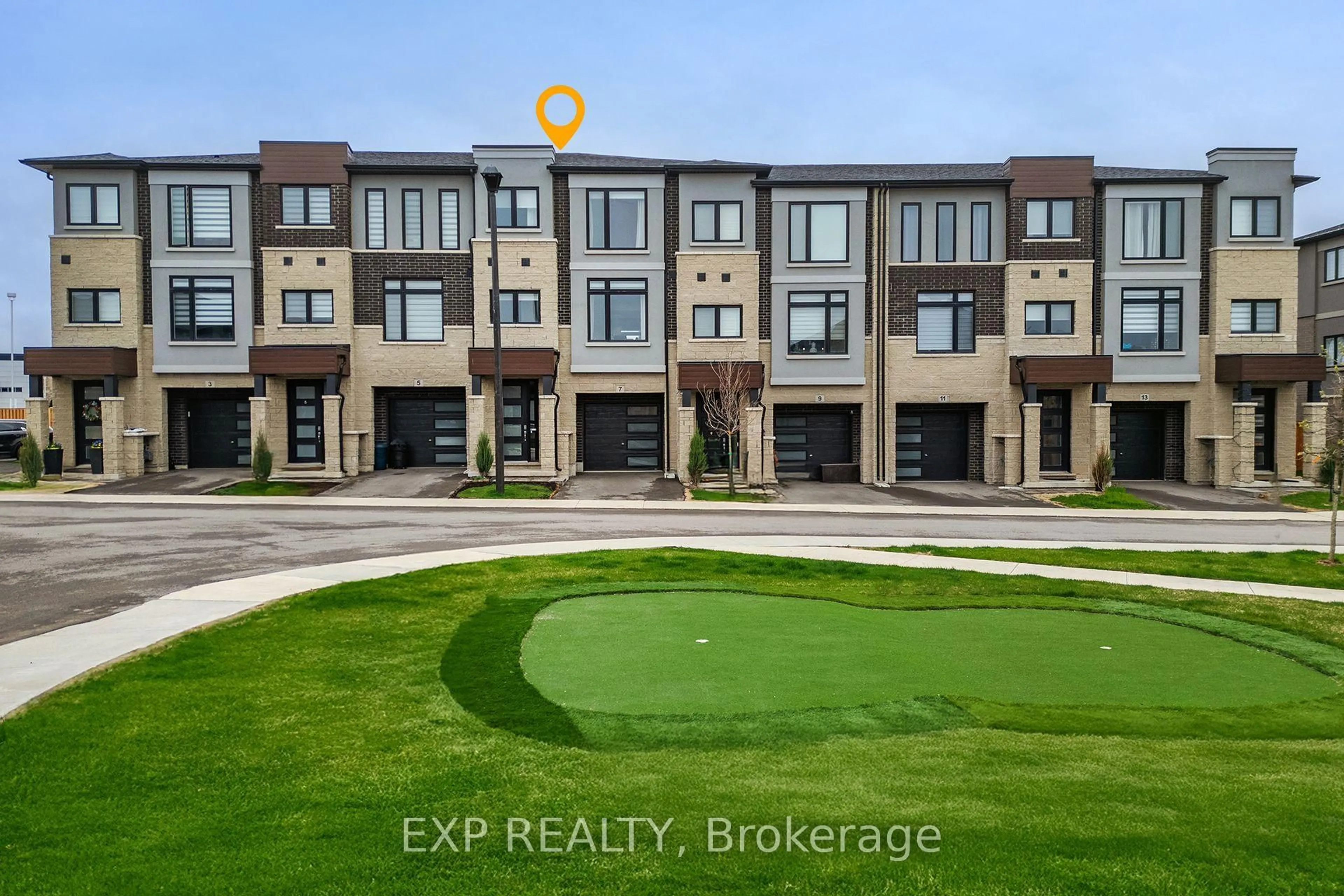 A pic from outside/outdoor area/front of a property/back of a property/a pic from drone, unknown for 7 Cadwell Lane, Hamilton Ontario L9C 0E7