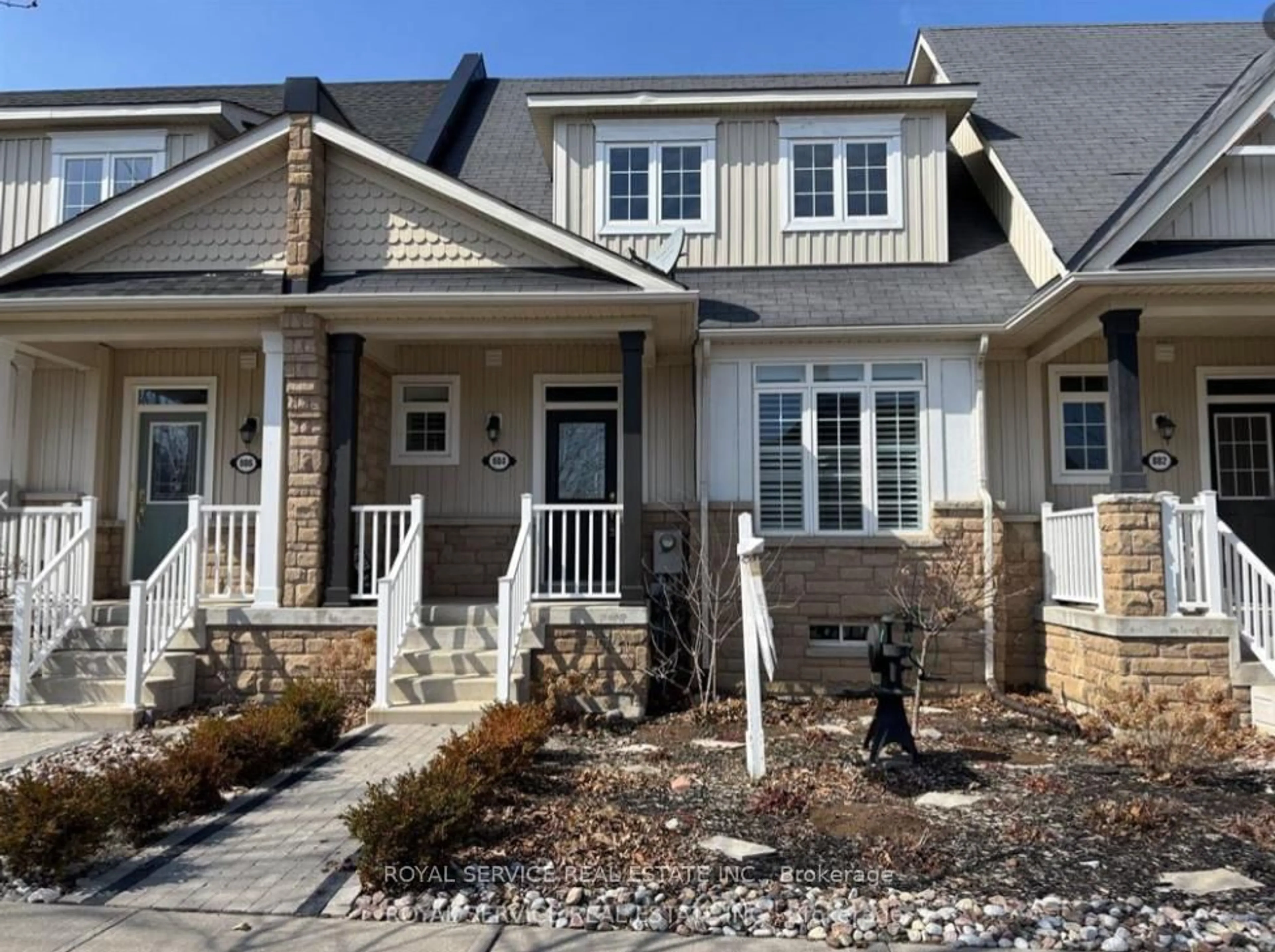 Home with vinyl exterior material, street for 804 Leslie St, Cobourg Ontario K9A 0E2