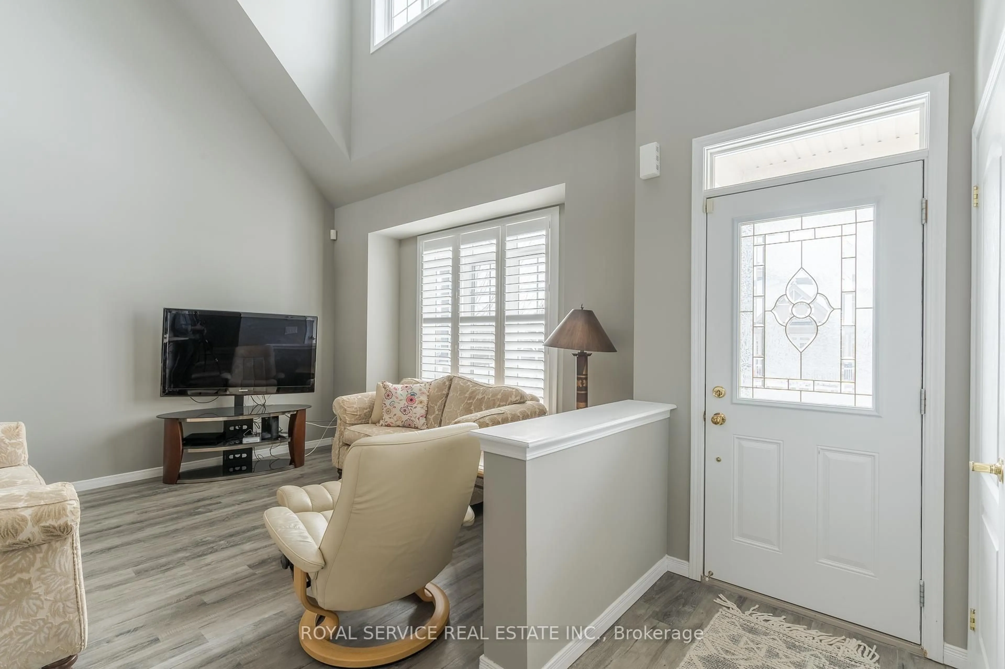 Living room with furniture, unknown for 804 Leslie St, Cobourg Ontario K9A 0E2