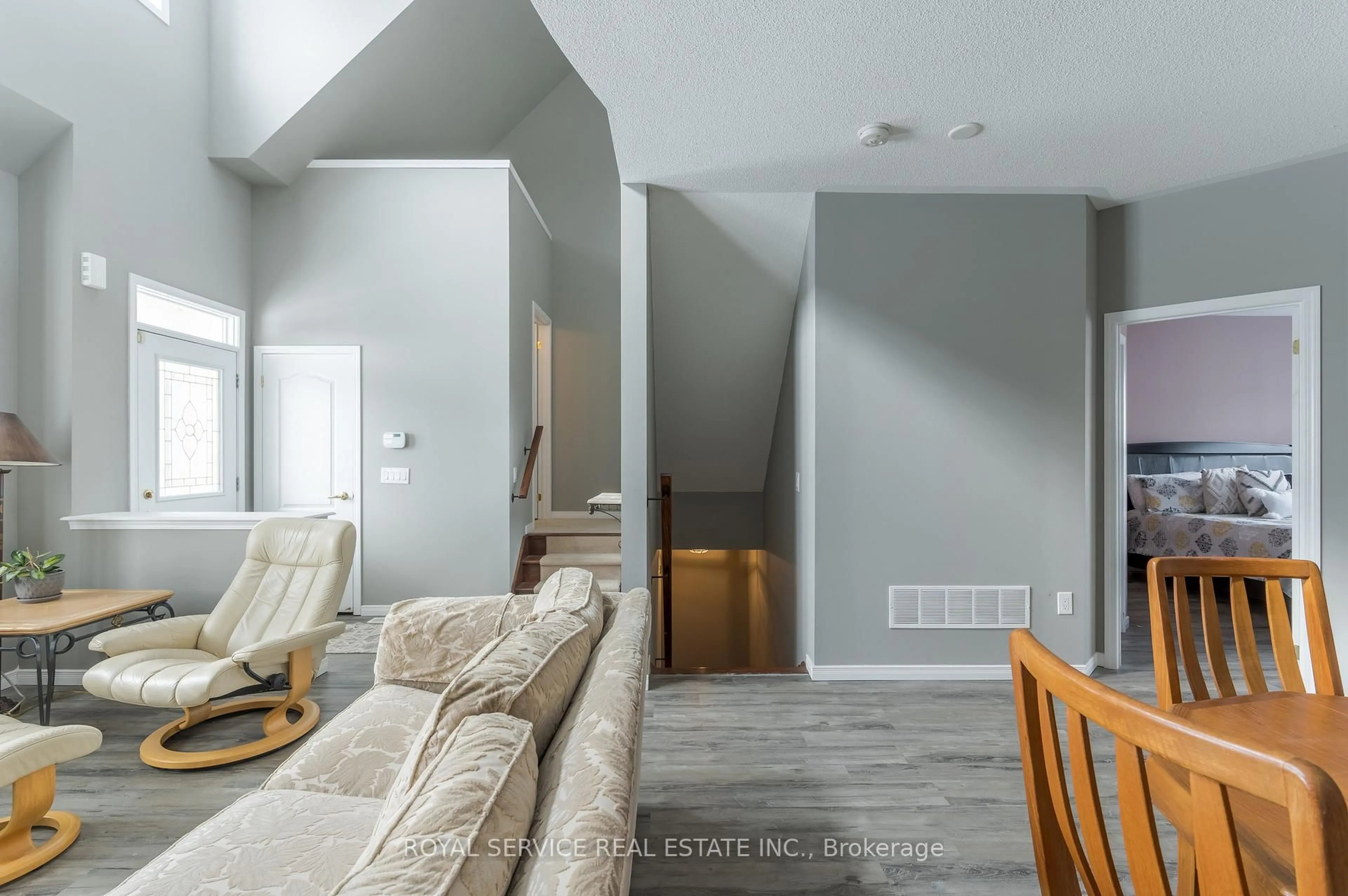 Living room with furniture, unknown for 804 Leslie St, Cobourg Ontario K9A 0E2