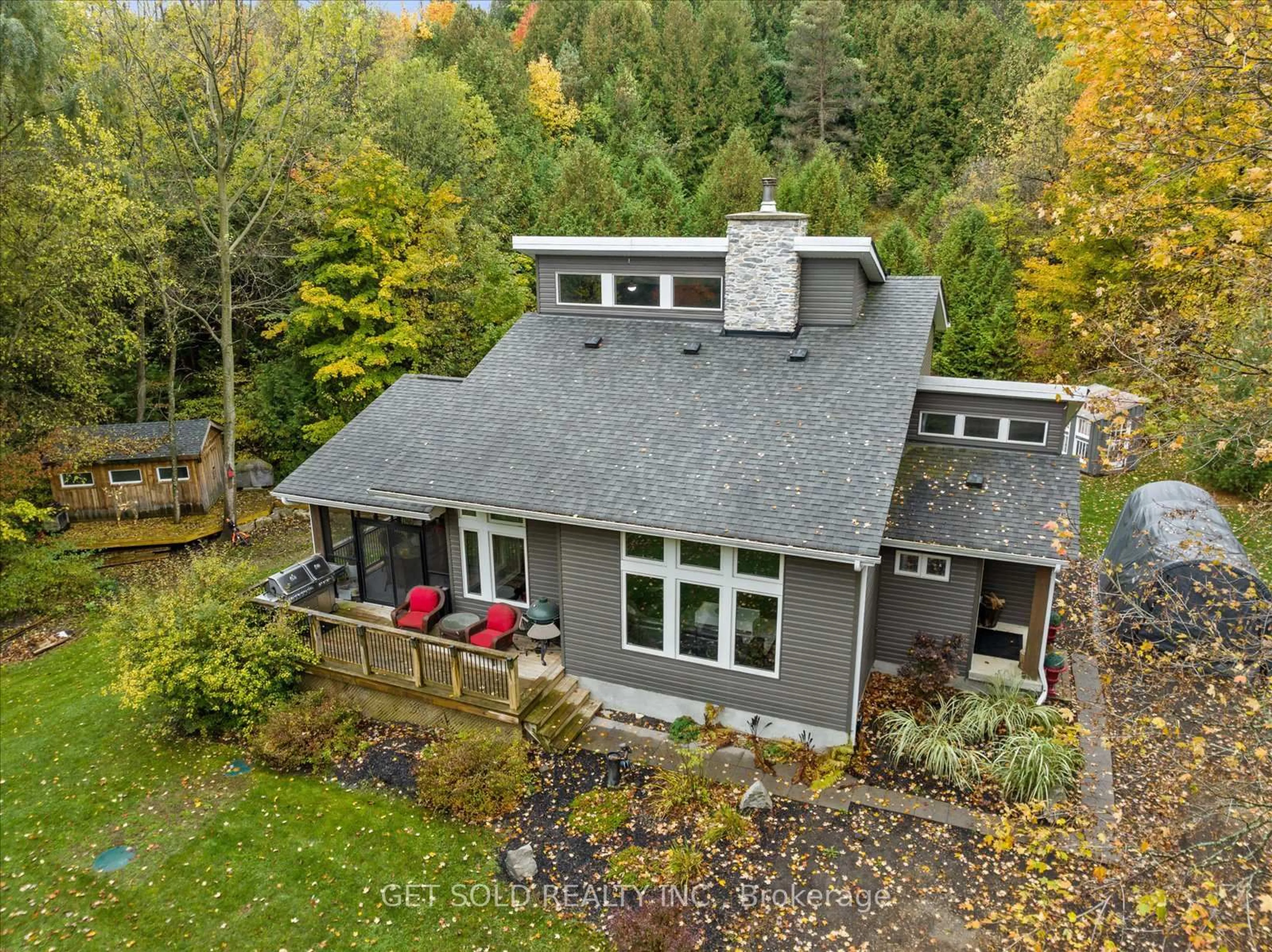 A pic from outside/outdoor area/front of a property/back of a property/a pic from drone, unknown for 11 Fieldway Crt, Melancthon Ontario L0N 1J0