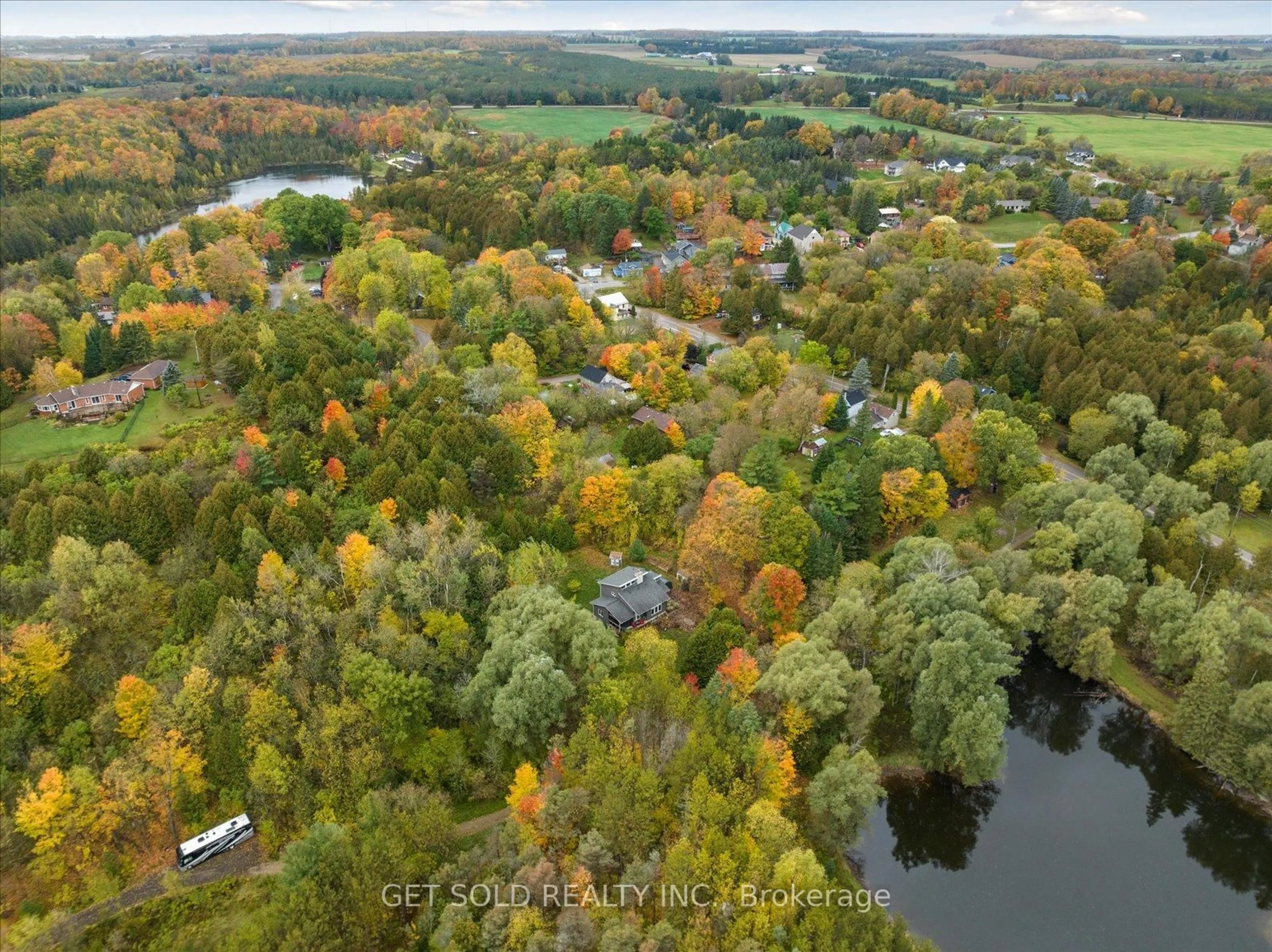A pic from outside/outdoor area/front of a property/back of a property/a pic from drone, water/lake/river/ocean view for 11 Fieldway Crt, Melancthon Ontario L0N 1J0