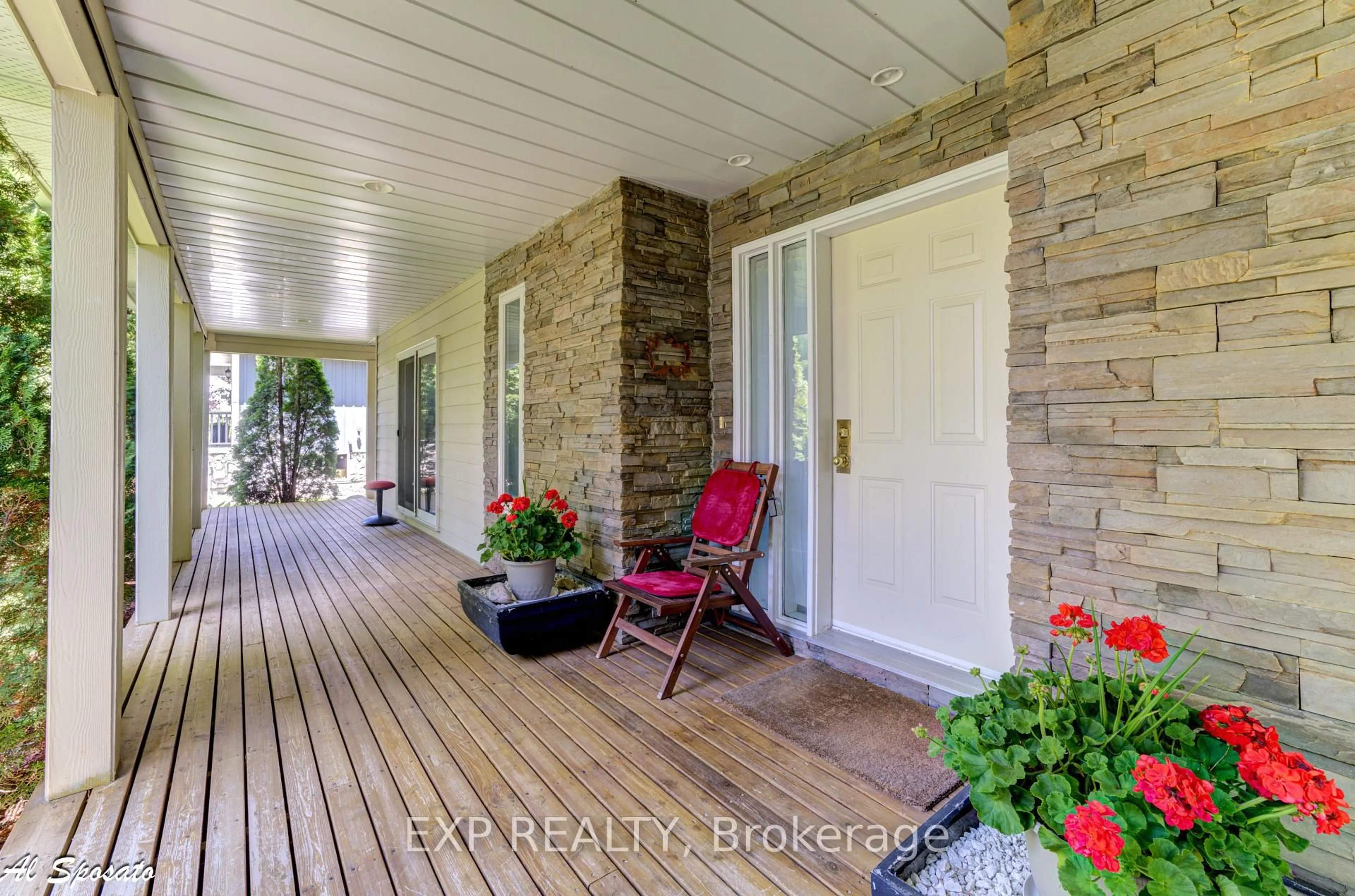 Indoor entryway for 130 Louisa St, Blue Mountains Ontario N0H 2P0