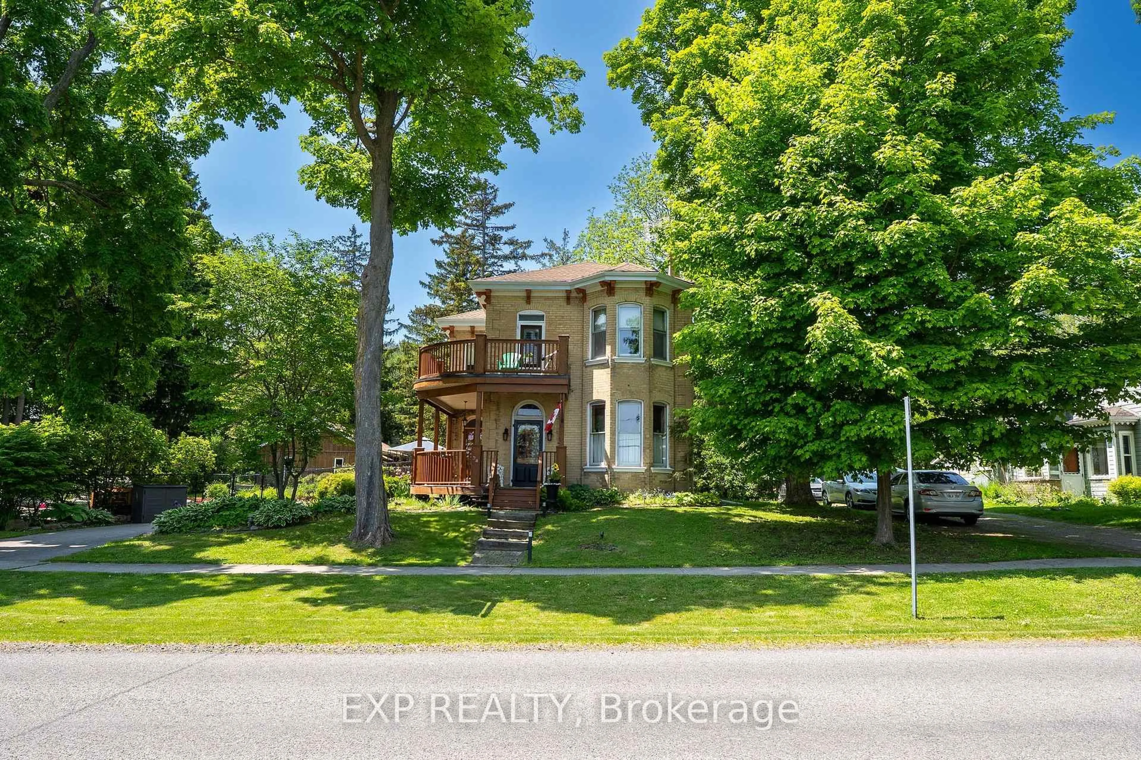 A pic from outside/outdoor area/front of a property/back of a property/a pic from drone, street for 34 Field Rd, Hamilton Ontario L0R 1R0