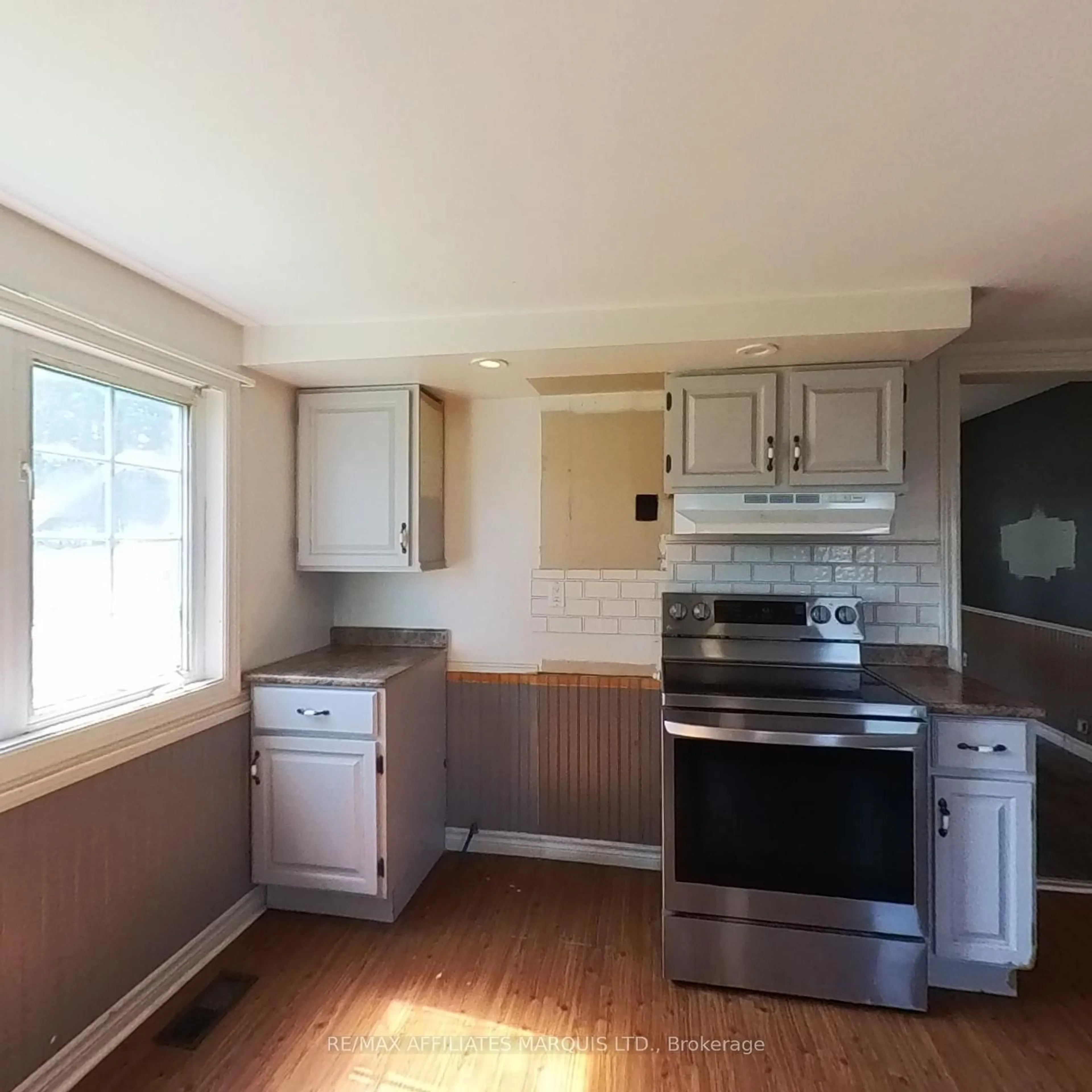 Standard kitchen, wood/laminate floor for 10797 Stampville Rd, South Dundas Ontario K0E 1K0