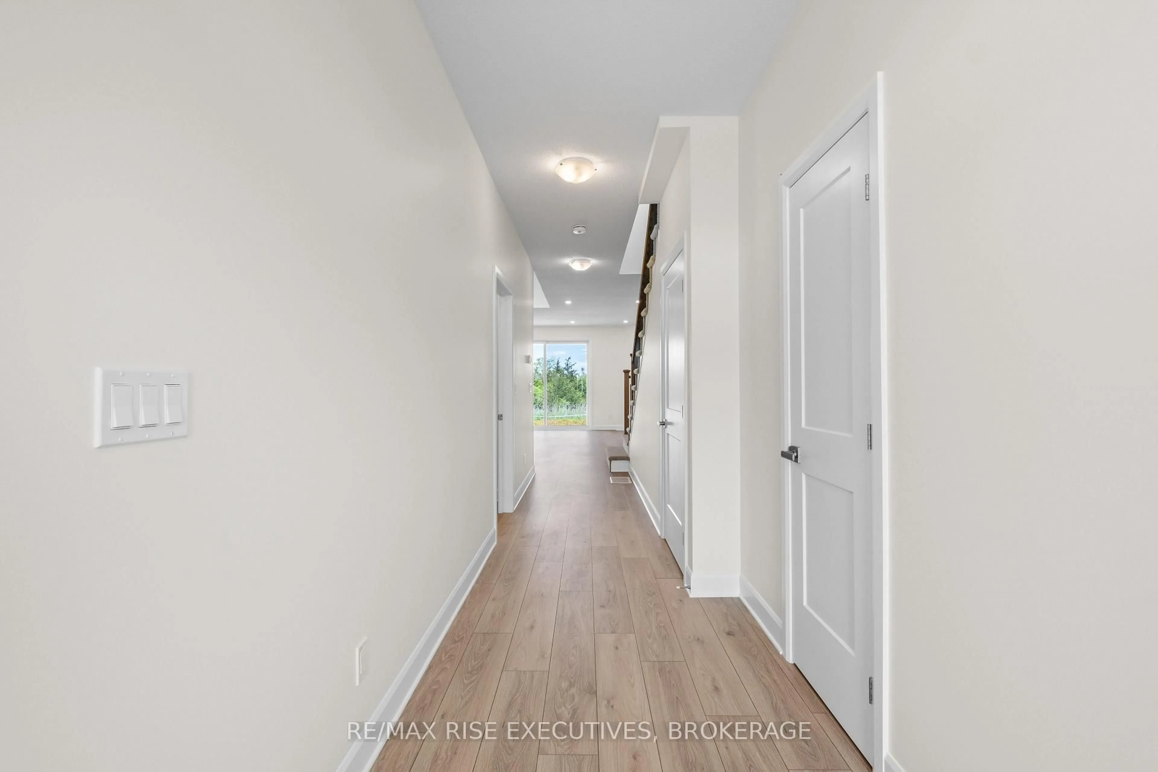 Indoor entryway for 412 Buckthorn Dr, Kingston Ontario K7P 0V6