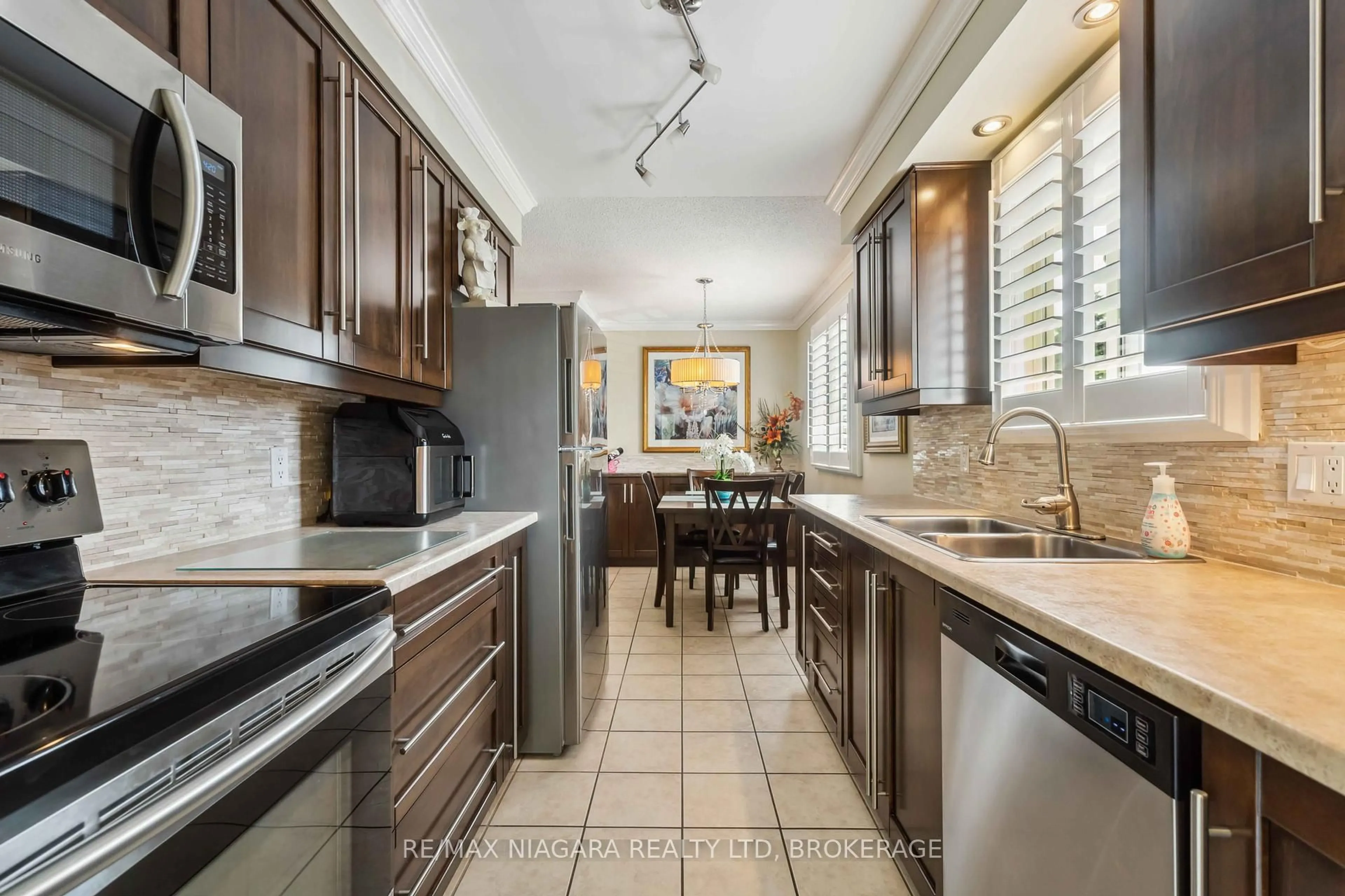 Unknown for 6154 Wildrose Cres, Niagara Falls Ontario L2G 7T3