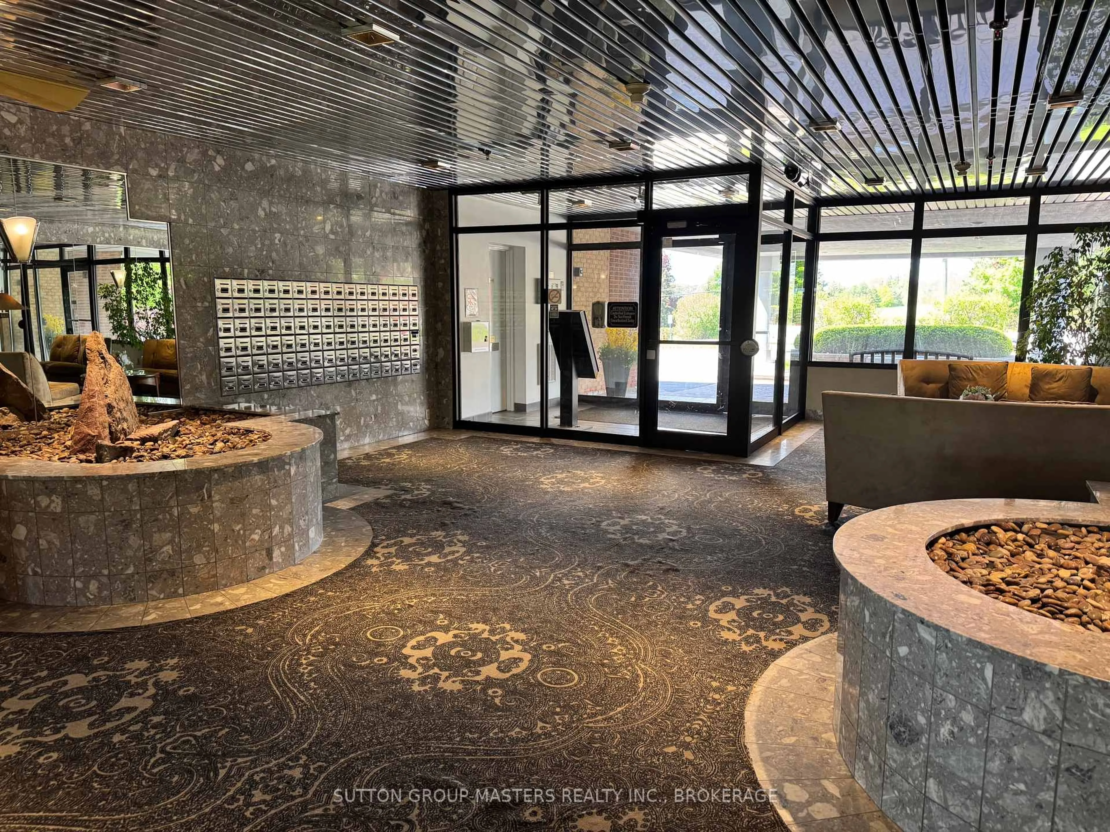 Indoor foyer for 1000 King St #1305, Kingston Ontario K7M 8H3