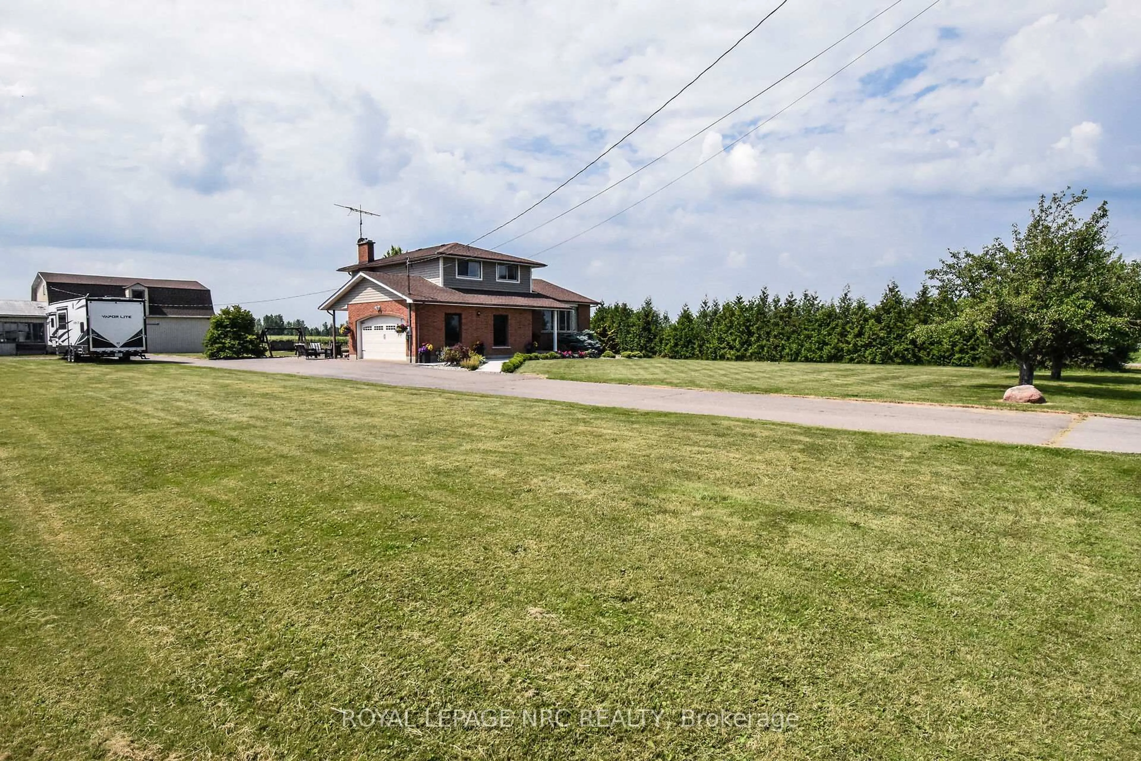 A pic from outside/outdoor area/front of a property/back of a property/a pic from drone, water/lake/river/ocean view for 155 East West Line Rd, Niagara-on-the-Lake Ontario L0S 1J0
