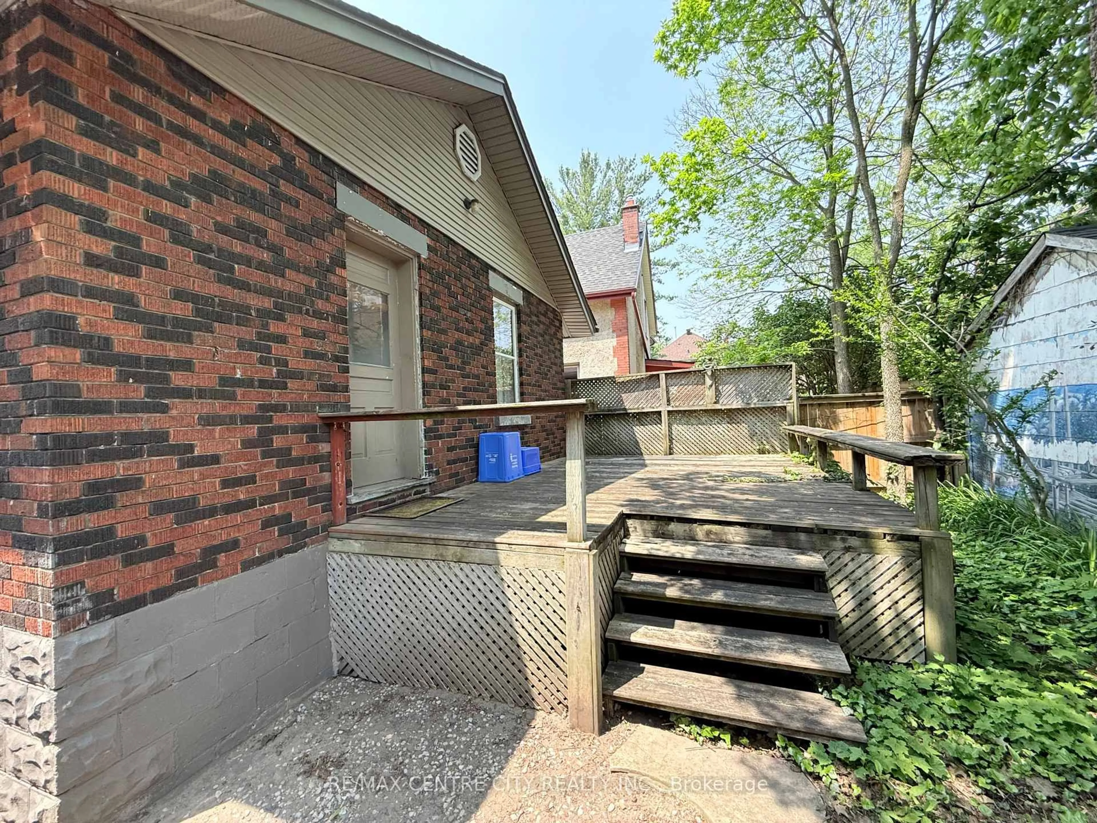Unknown for 18 Mackinnon Pl, London South Ontario N6C 3K6
