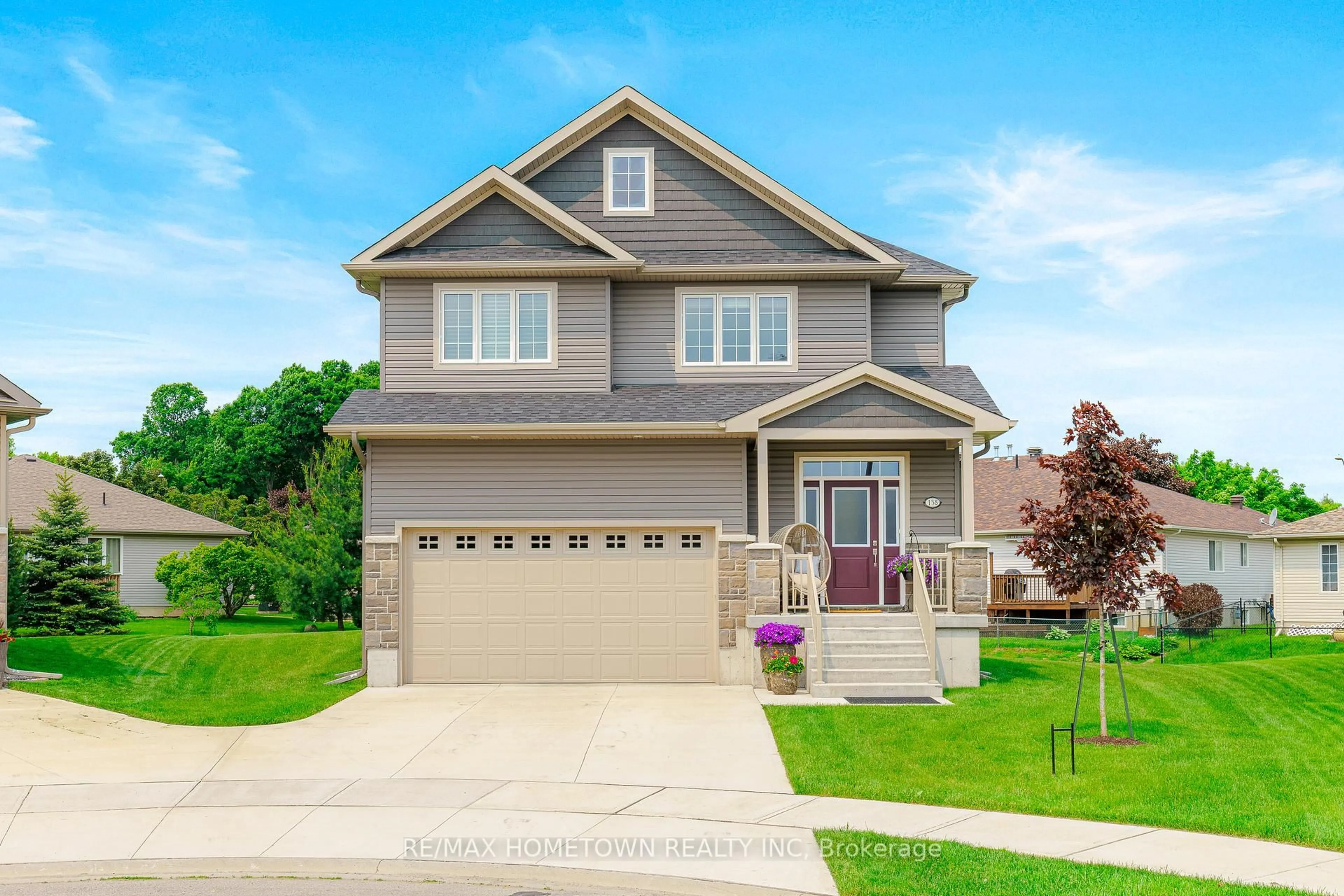 Home with vinyl exterior material, street for 138 WILDWOOD Cres, Brockville Ontario K6V 0A9