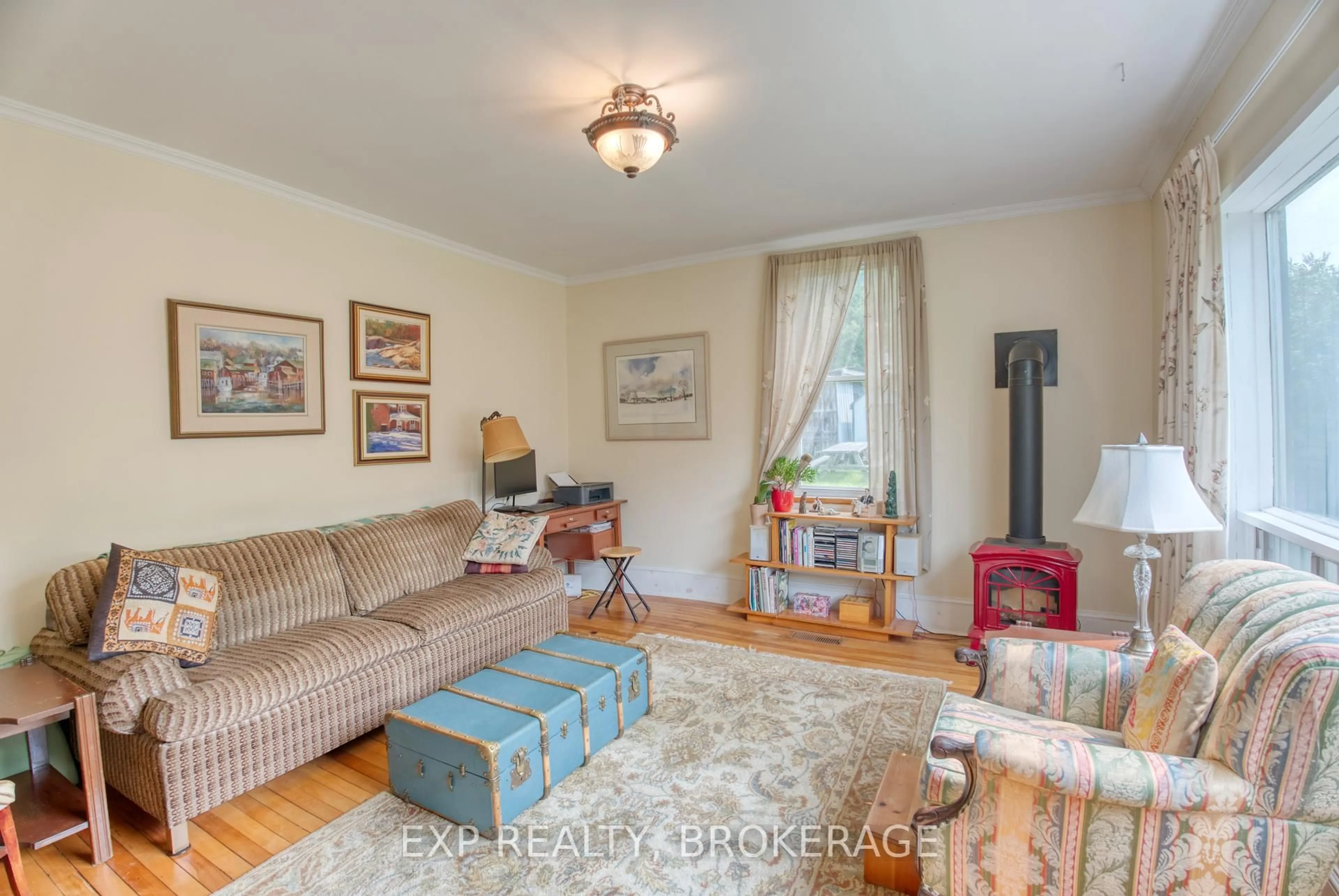 Living room with furniture, unknown for 412 MCNAUGHTON Rd, Maberly Ontario K0H 2B0