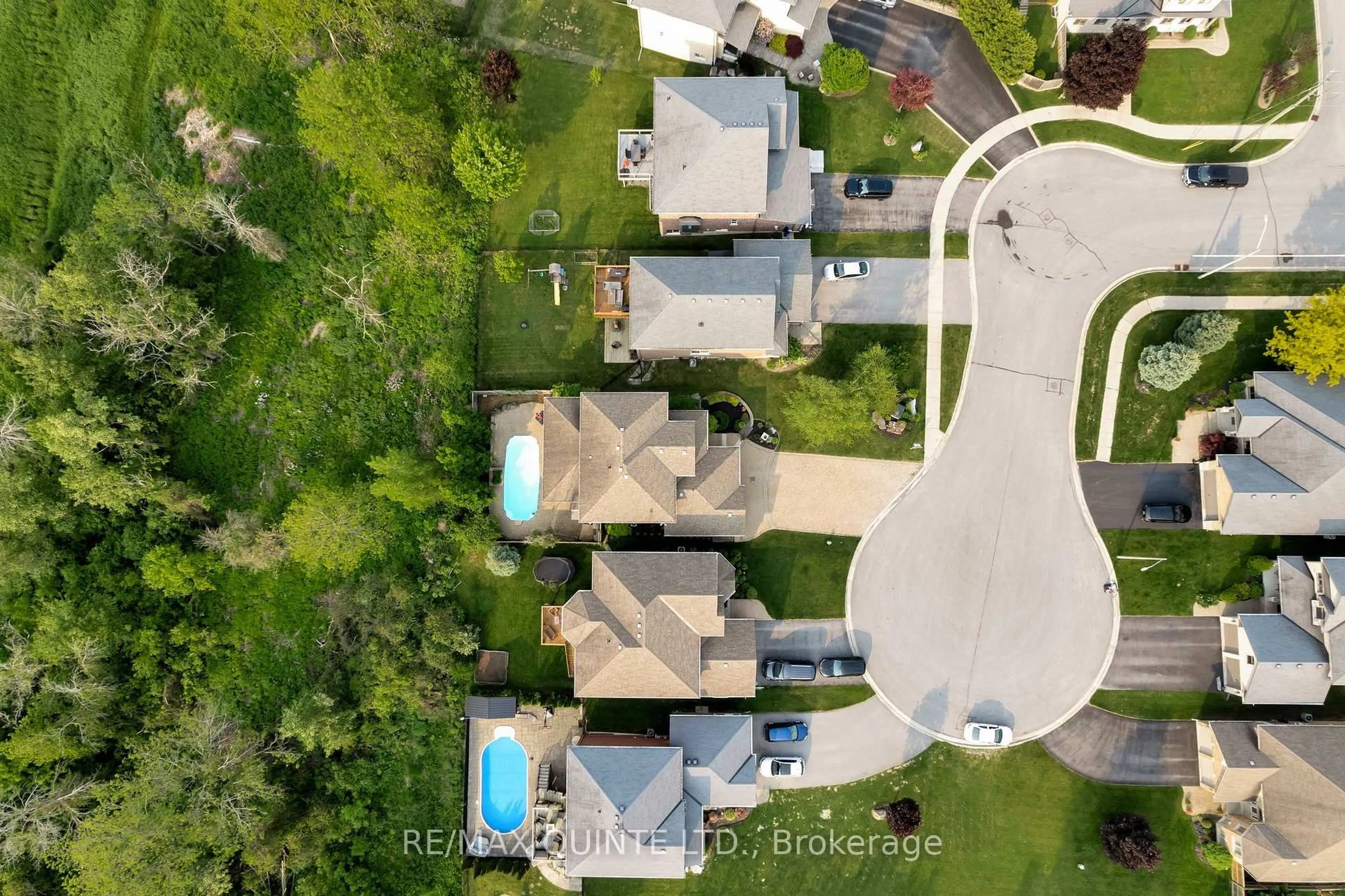 A pic from outside/outdoor area/front of a property/back of a property/a pic from drone, unknown for 275 Avondale Rd, Belleville Ontario K8P 0C2