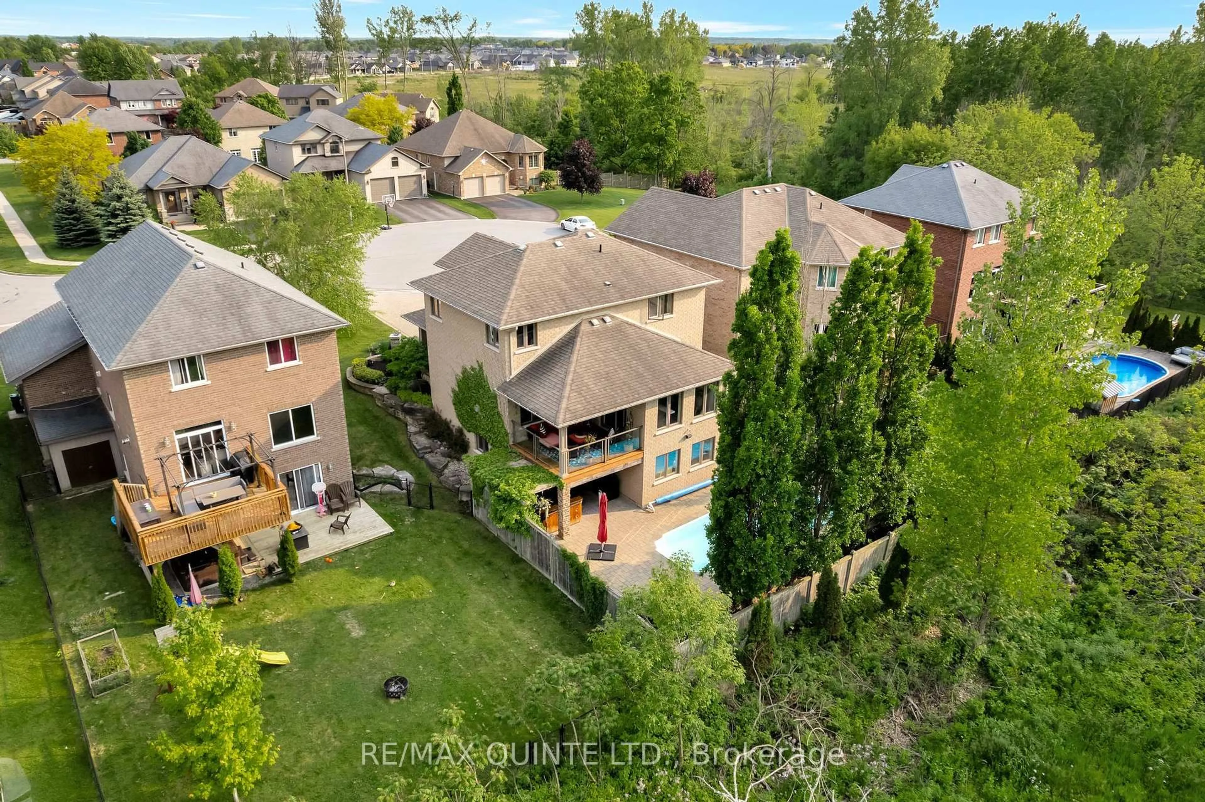 A pic from outside/outdoor area/front of a property/back of a property/a pic from drone, unknown for 275 Avondale Rd, Belleville Ontario K8P 0C2