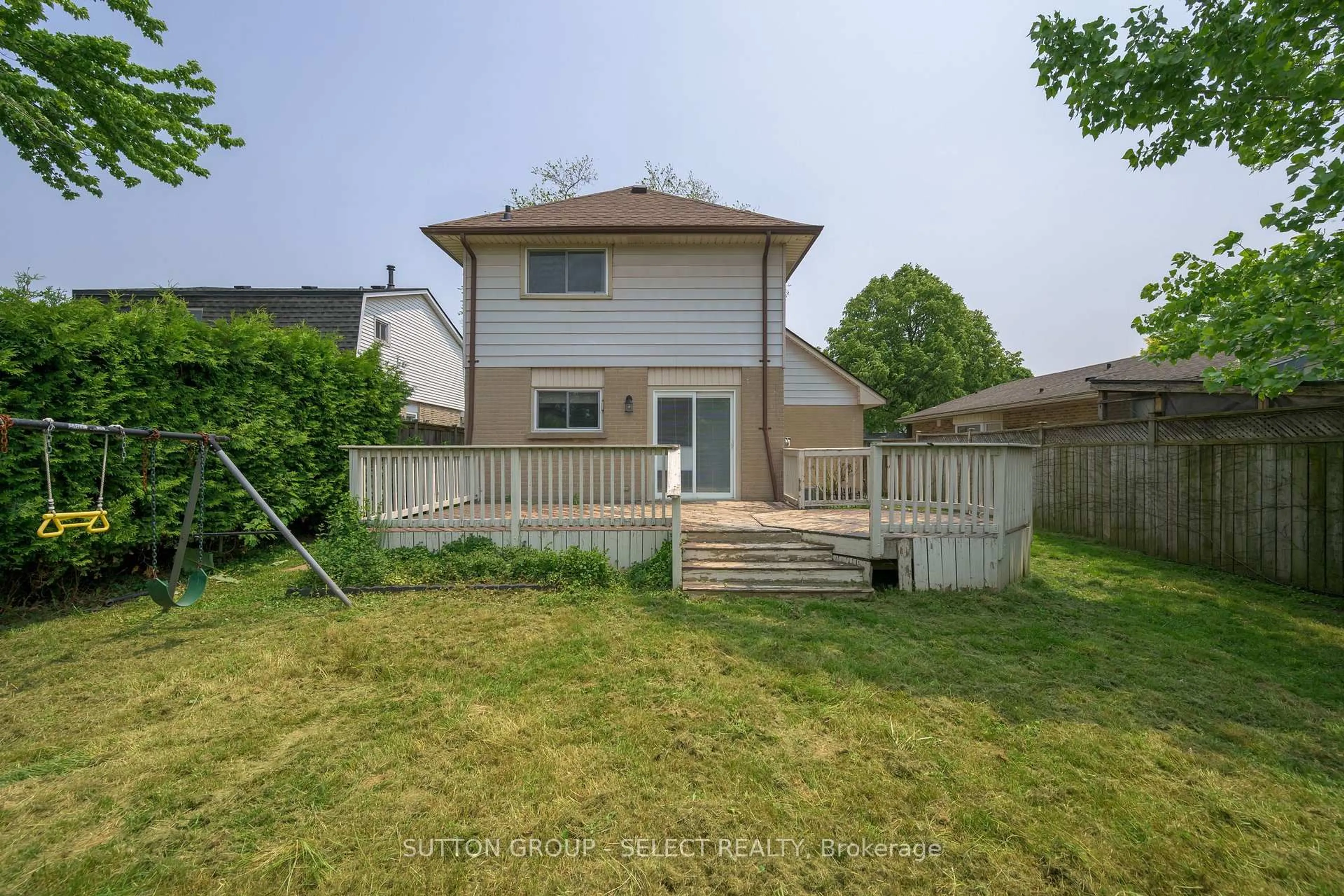 A pic from outside/outdoor area/front of a property/back of a property/a pic from drone, street for 64 Edmunds Cres, London South Ontario N5Z 4J2